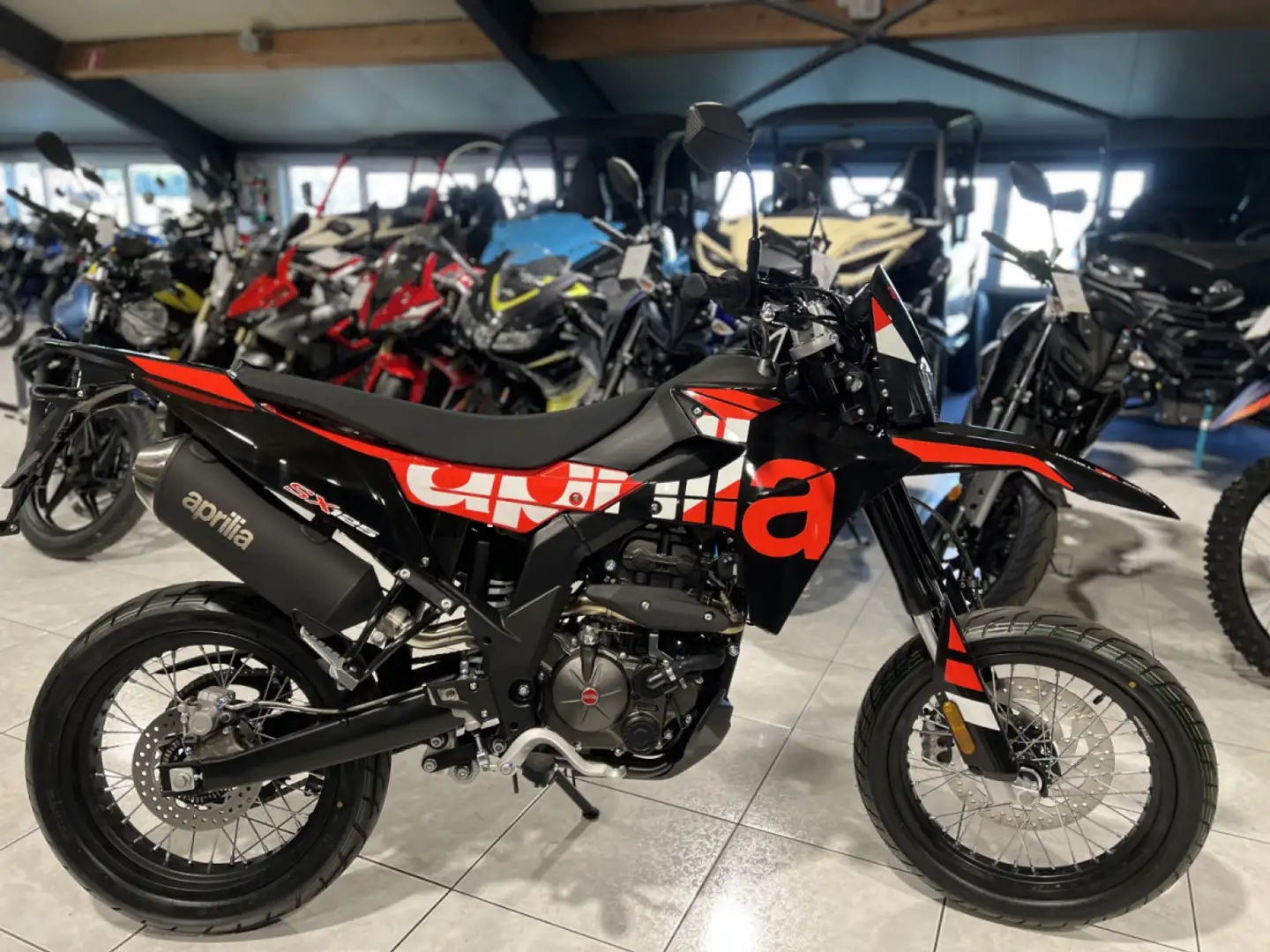 Aprilia SX 125 Wit - 1