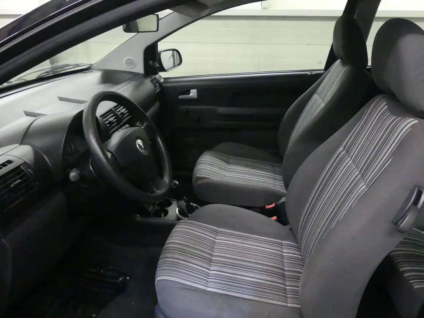 Volkswagen Fox 1.2 Trend - Stuurbekr - APK Sept 2026 - Mooie auto Schwarz - 2