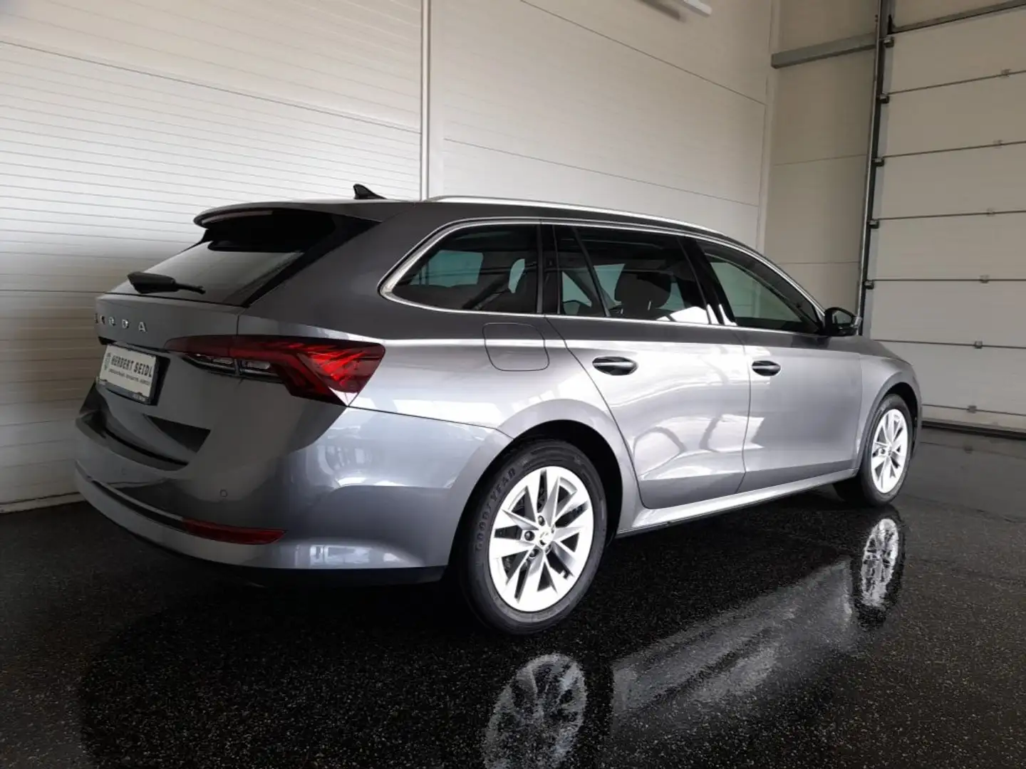 Skoda Octavia Combi STYLE 2,0 TDI DSG *VOLL-LED MIT DYN BLINKER / VIRTUELL / NAVI / MEMORY SPORTSITZE / KEYLESS / SHZG VO&HI* Grau - 2
