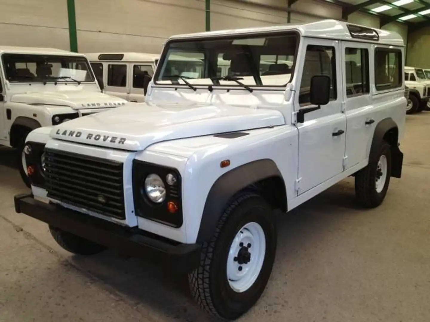 Land Rover Defender 110 SW E Blanc - 2