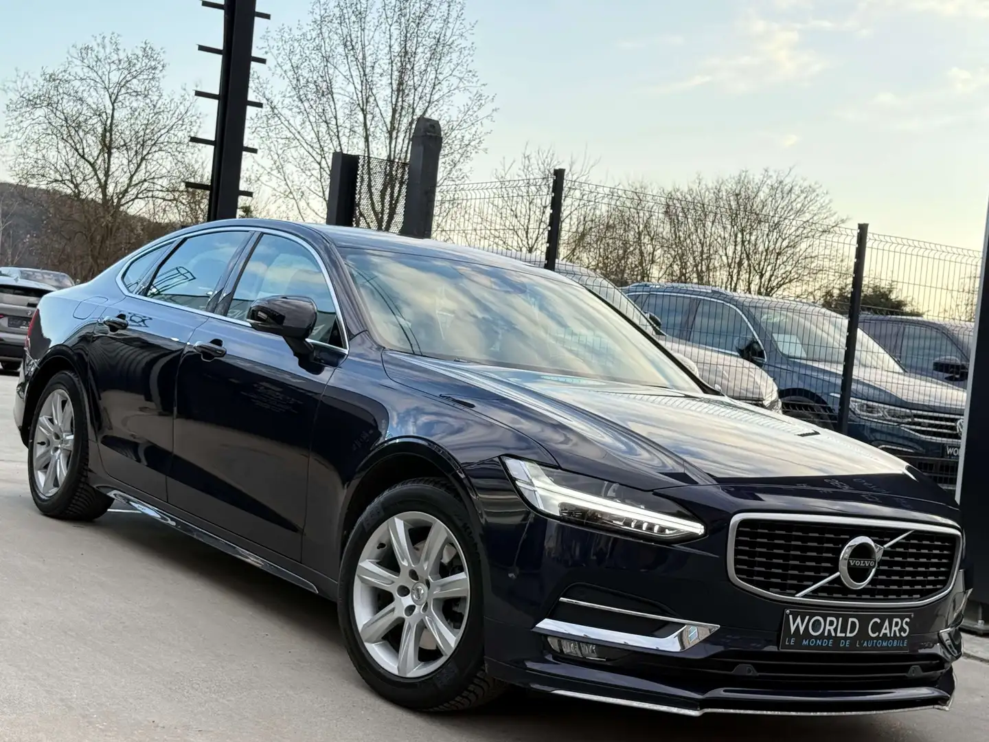 Volvo S90 2.0 D3 Momentum Geartronic /CAMERA /NAVI /FULL OP. Gris - 2