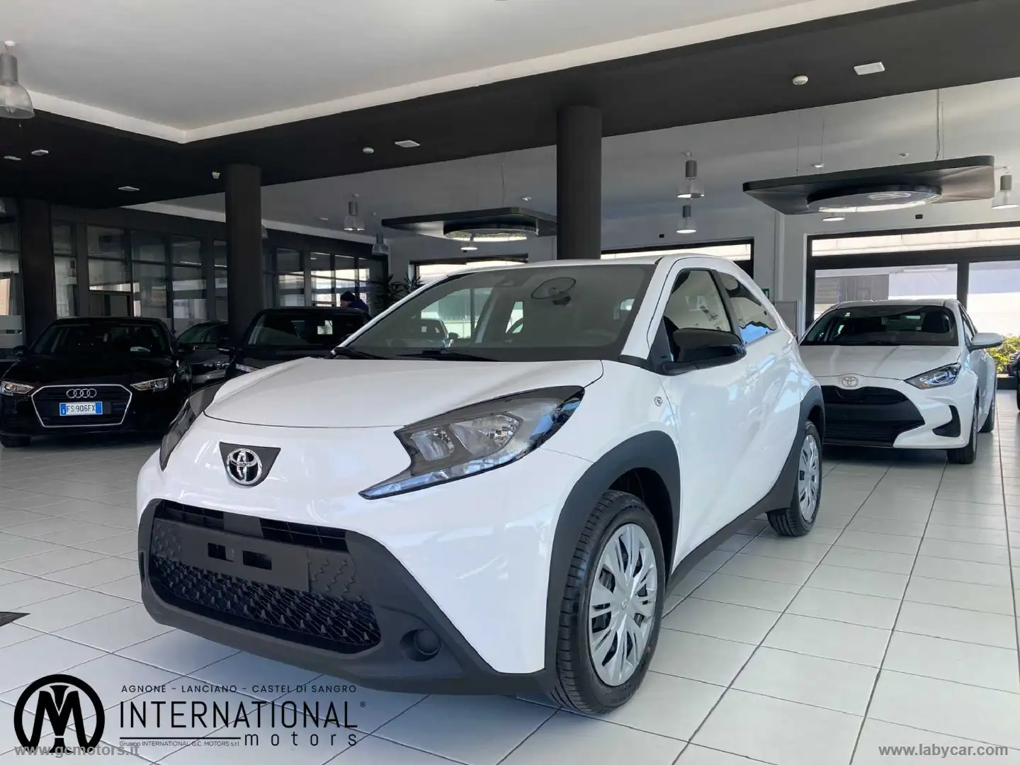 Toyota Aygo X 1.0 VVT-i 72 CV 5p. Active S-CVT Bianco - 1