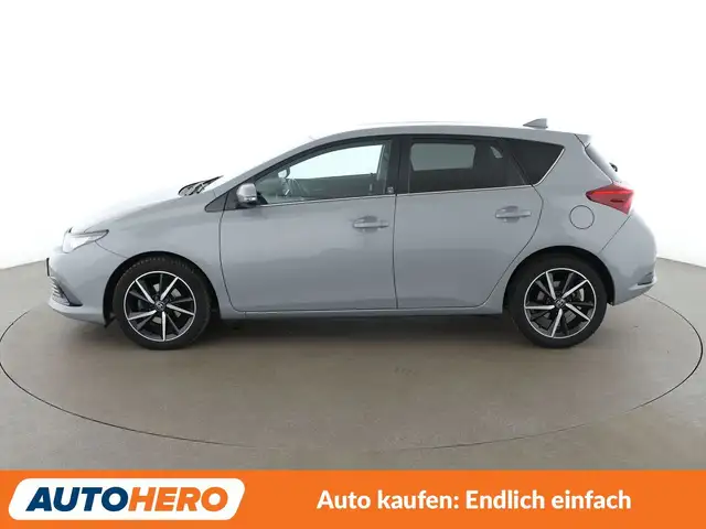 Toyota Auris view 3