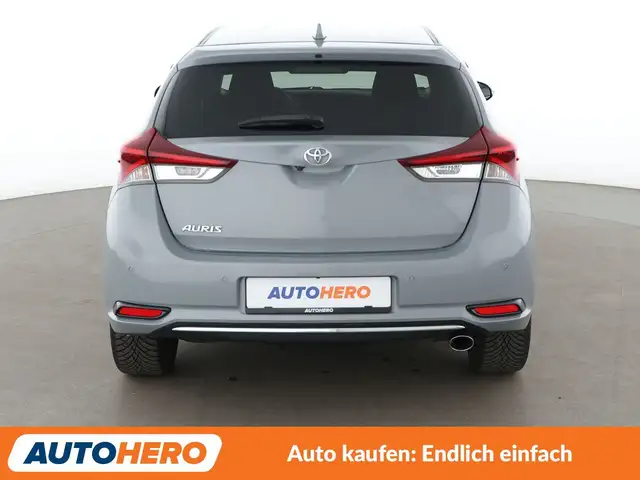 Toyota Auris view 5