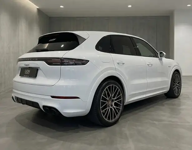 Porsche Cayenne E-Hybrid SPORTDESIGN/Platinum Edition/HeadUp/ACC Ansicht 3