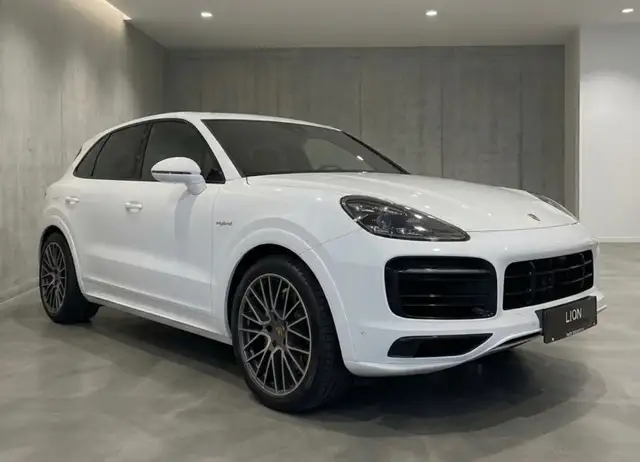 Porsche Cayenne E-Hybrid SPORTDESIGN/Platinum Edition/HeadUp/ACC Ansicht 2