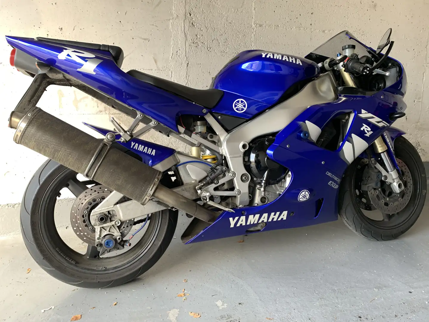 Yamaha YZF-R1 - 1