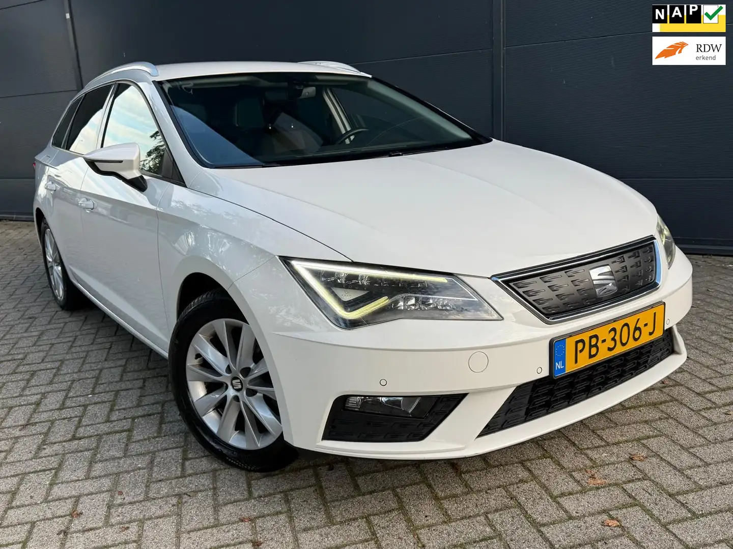 SEAT Leon ST 1.0/Airco/achteruitcamera/cruise/Carplay/Navi/v Weiß - 1