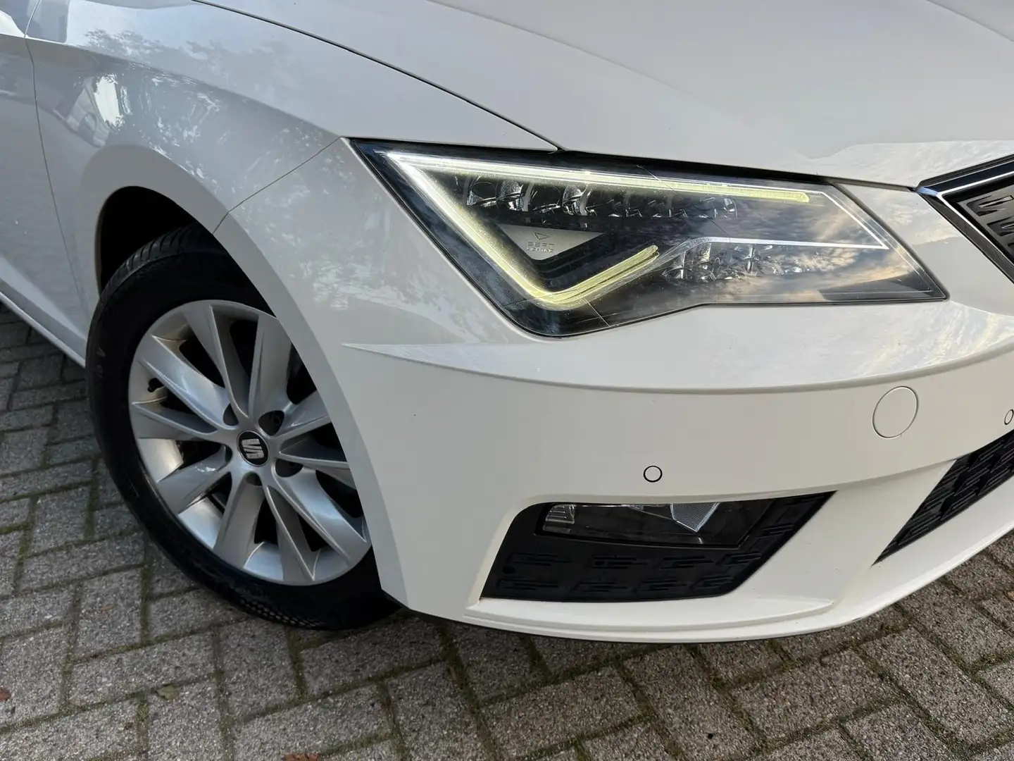 SEAT Leon ST 1.0/Airco/achteruitcamera/cruise/Carplay/Navi/v Weiß - 2