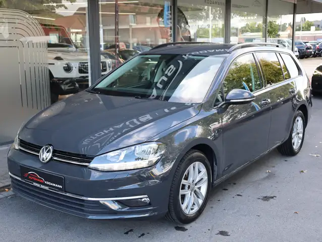 Volkswagen Golf view 4
