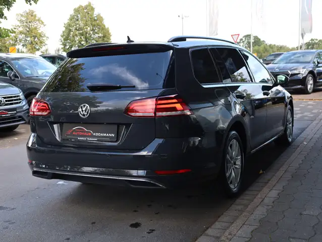 Volkswagen Golf view 11