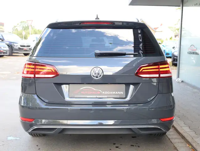 Volkswagen Golf view 9