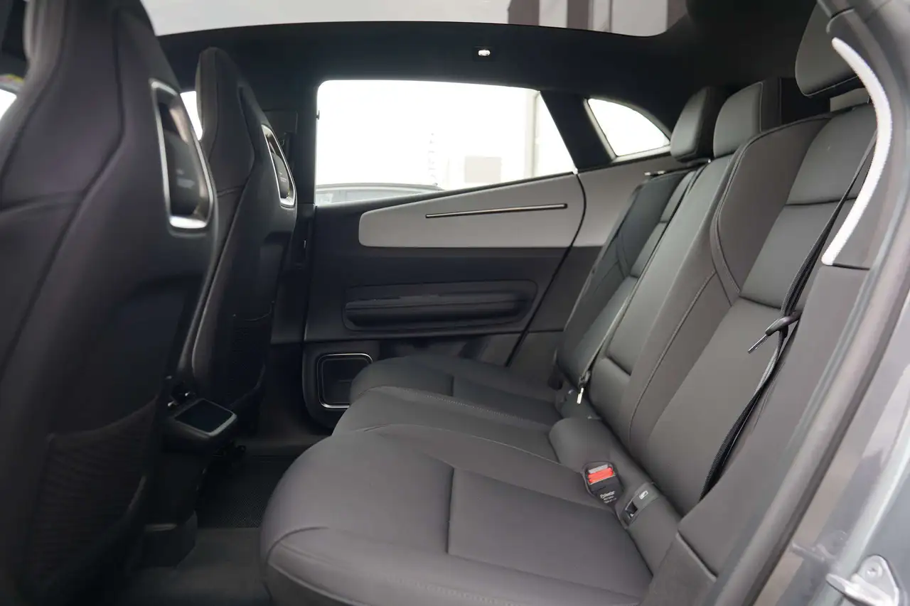 Polestar 4 2025