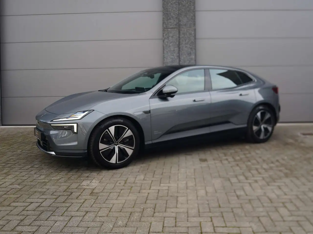Polestar 4 2025