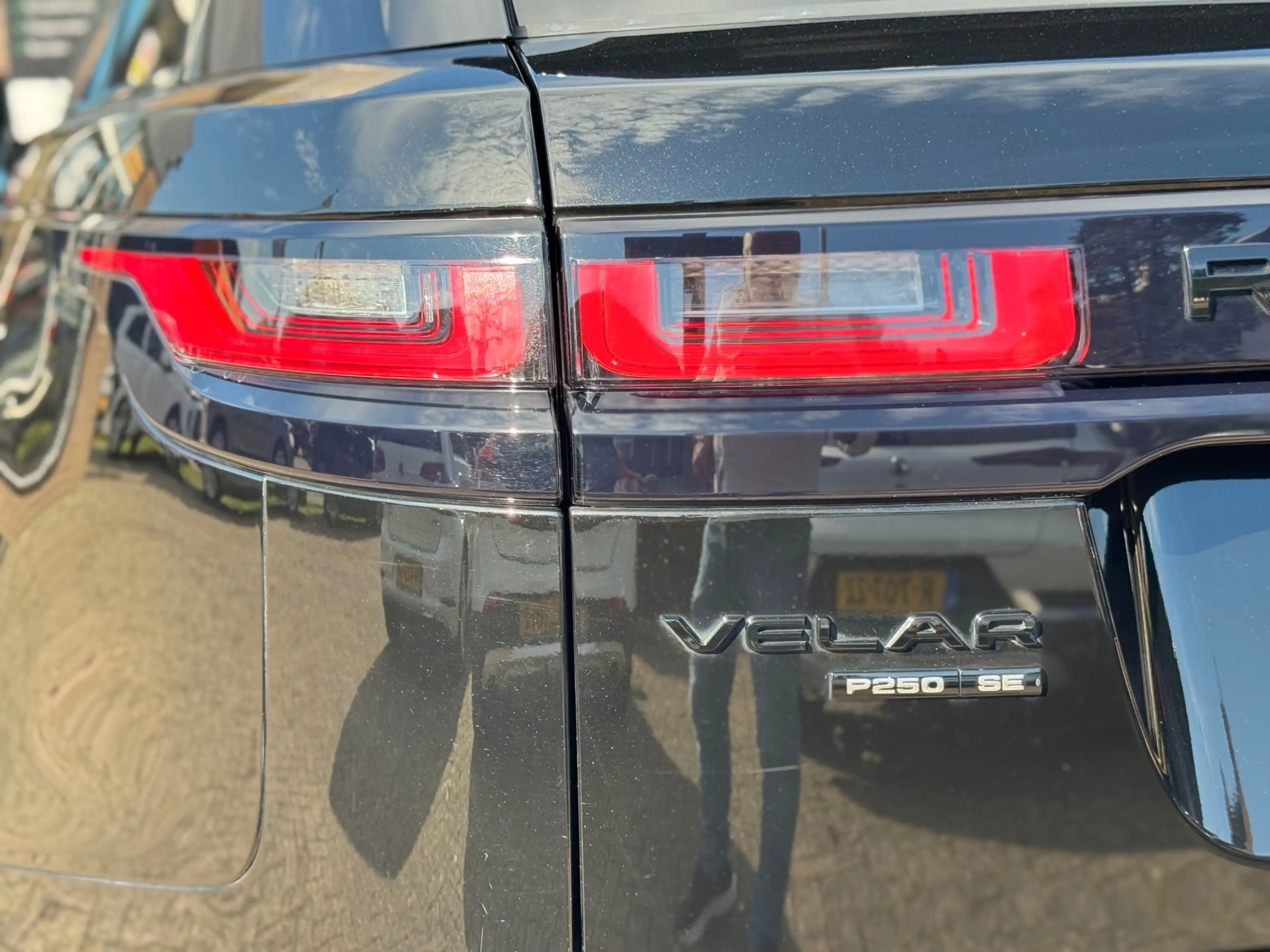 Land Rover Range Rover Velar 2.0 P250 Turbo AWD R-Dynamic SE — photo 7