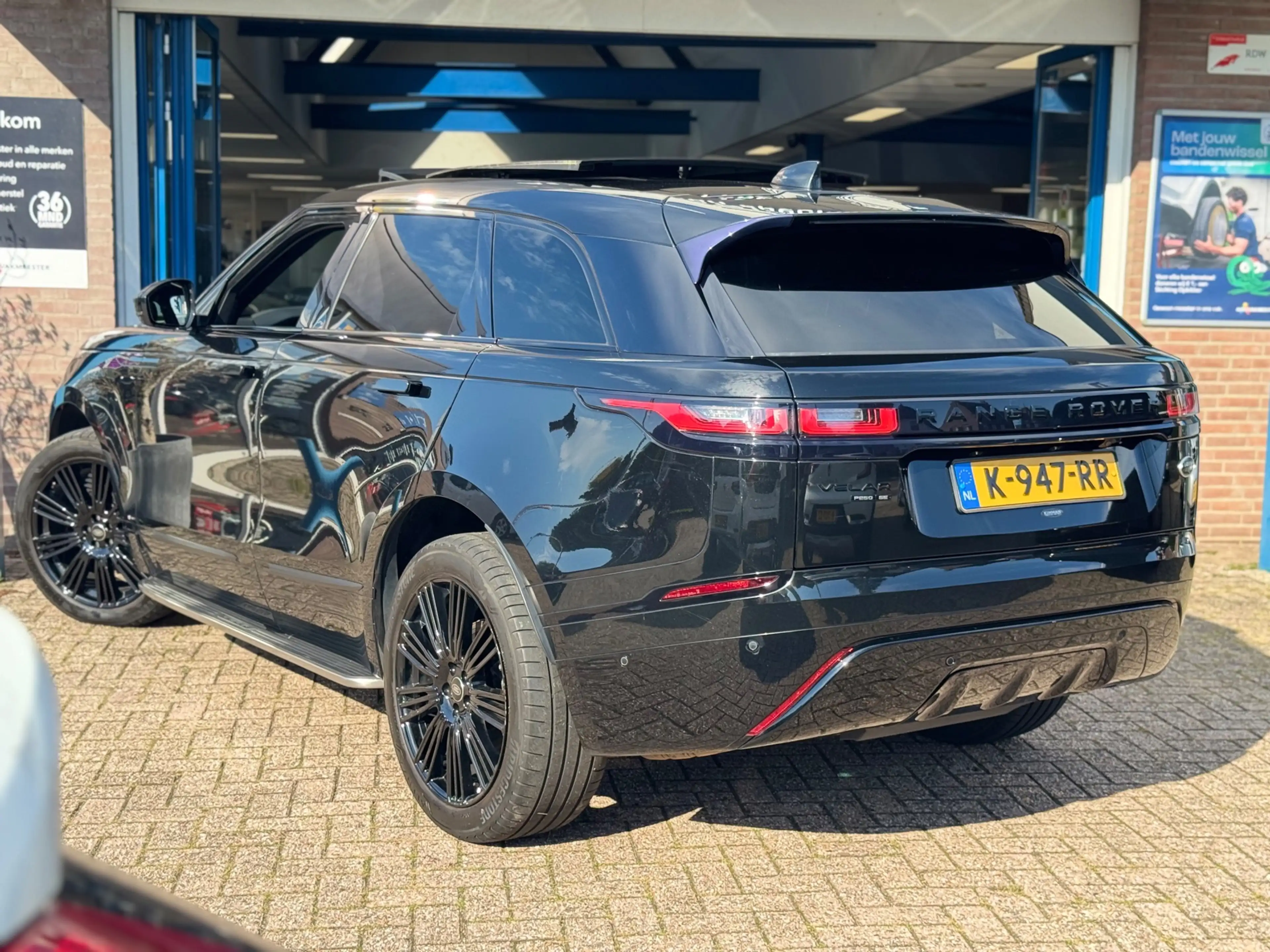 Land Rover Range Rover Velar 2.0 P250 Turbo AWD R-Dynamic SE — photo 3