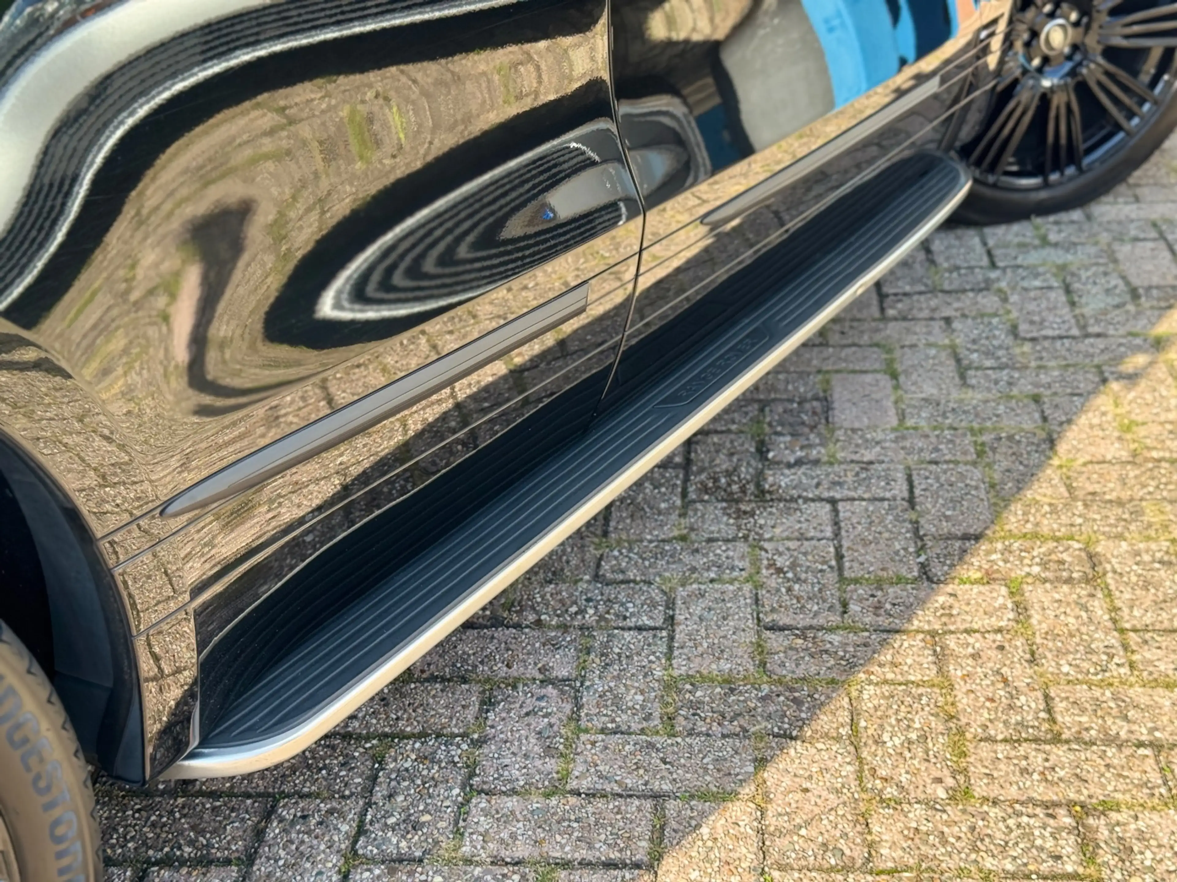 Land Rover Range Rover Velar 2.0 P250 Turbo AWD R-Dynamic SE — photo 13