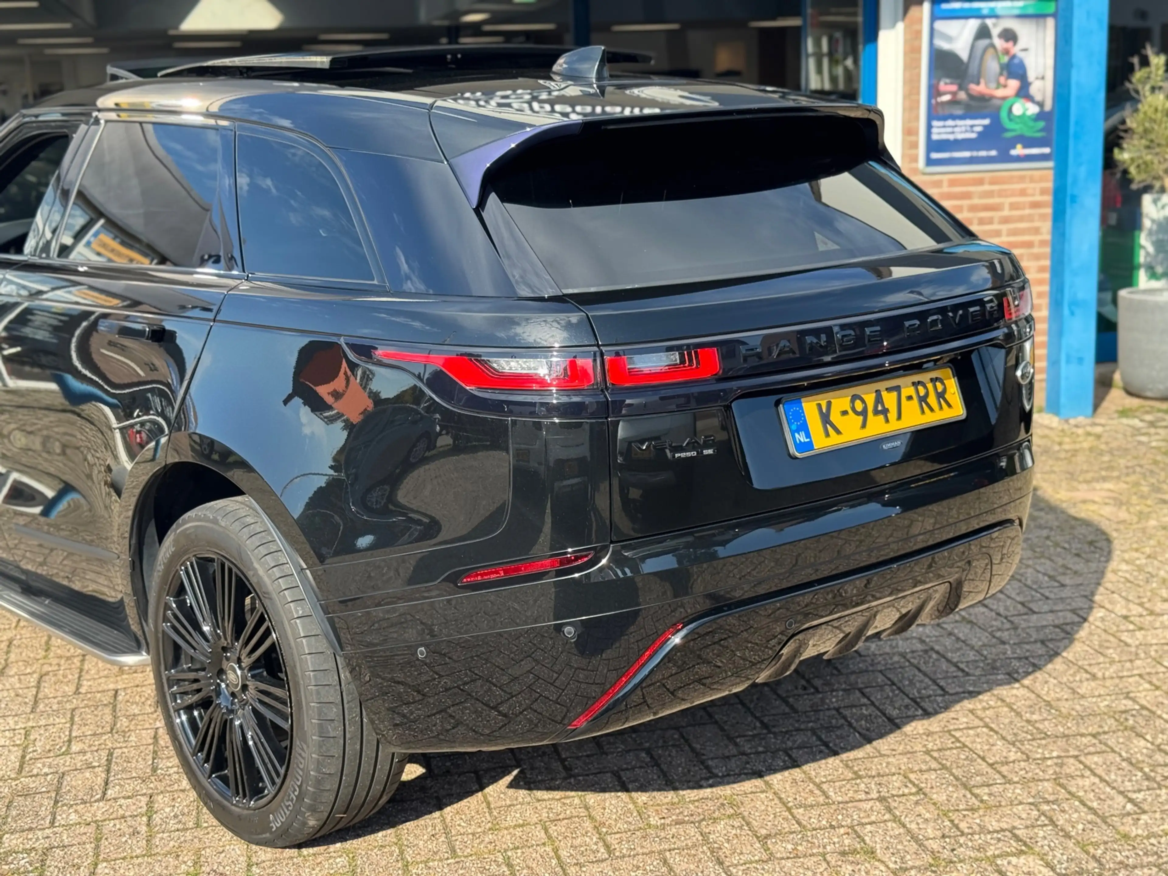 Land Rover Range Rover Velar 2.0 P250 Turbo AWD R-Dynamic SE — photo 4