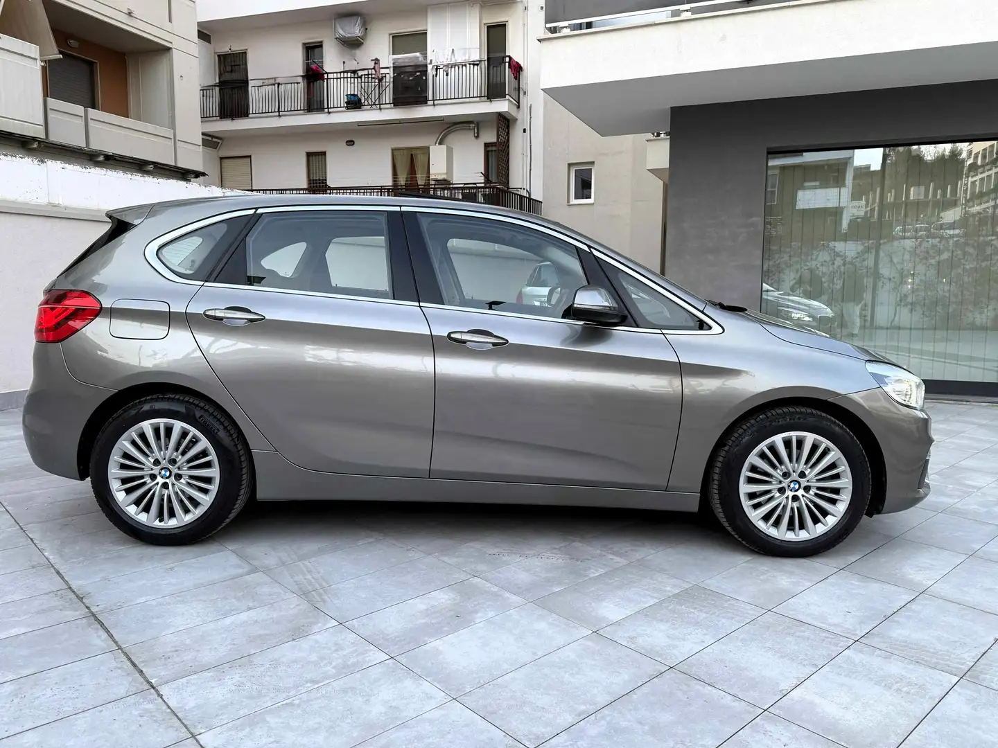 BMW 218 218d Active Tourer Luxury auto Bronze - 2