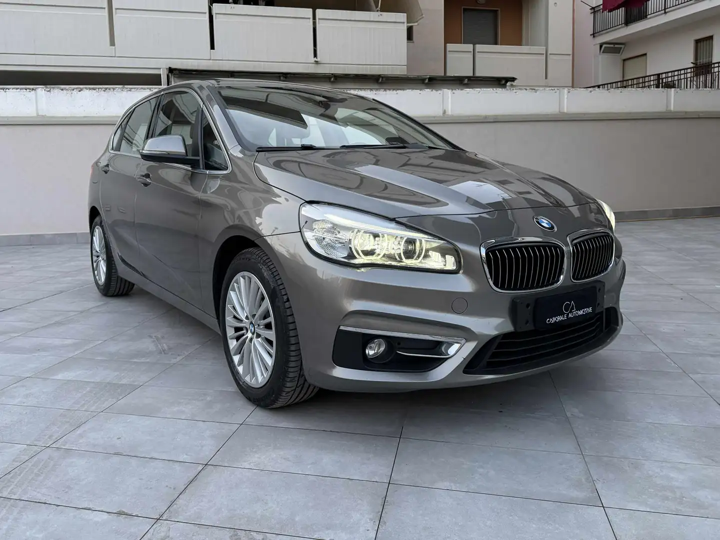 BMW 218 218d Active Tourer Luxury auto Bronze - 1