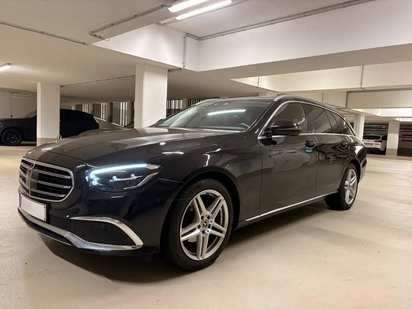 Mercedes-Benz E 220 E 220 d Schwarz - 1