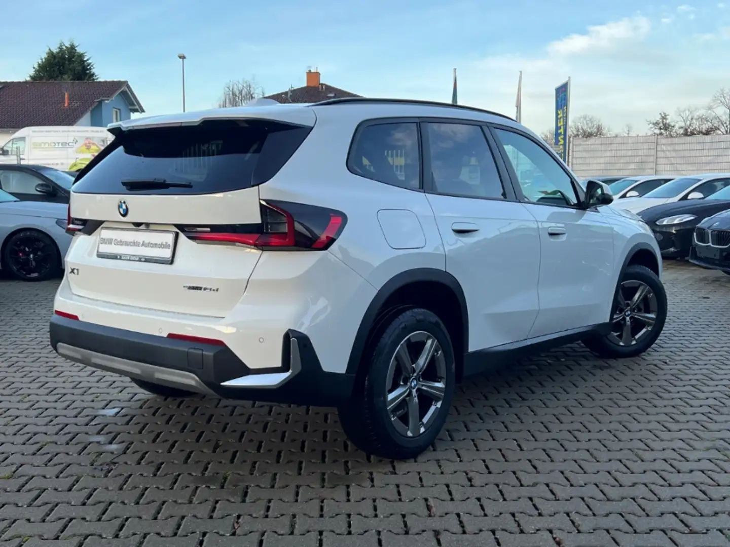 BMW X1 sDrive18d A Navi Digitales Cockpit Soundsystem El. Weiß - 2