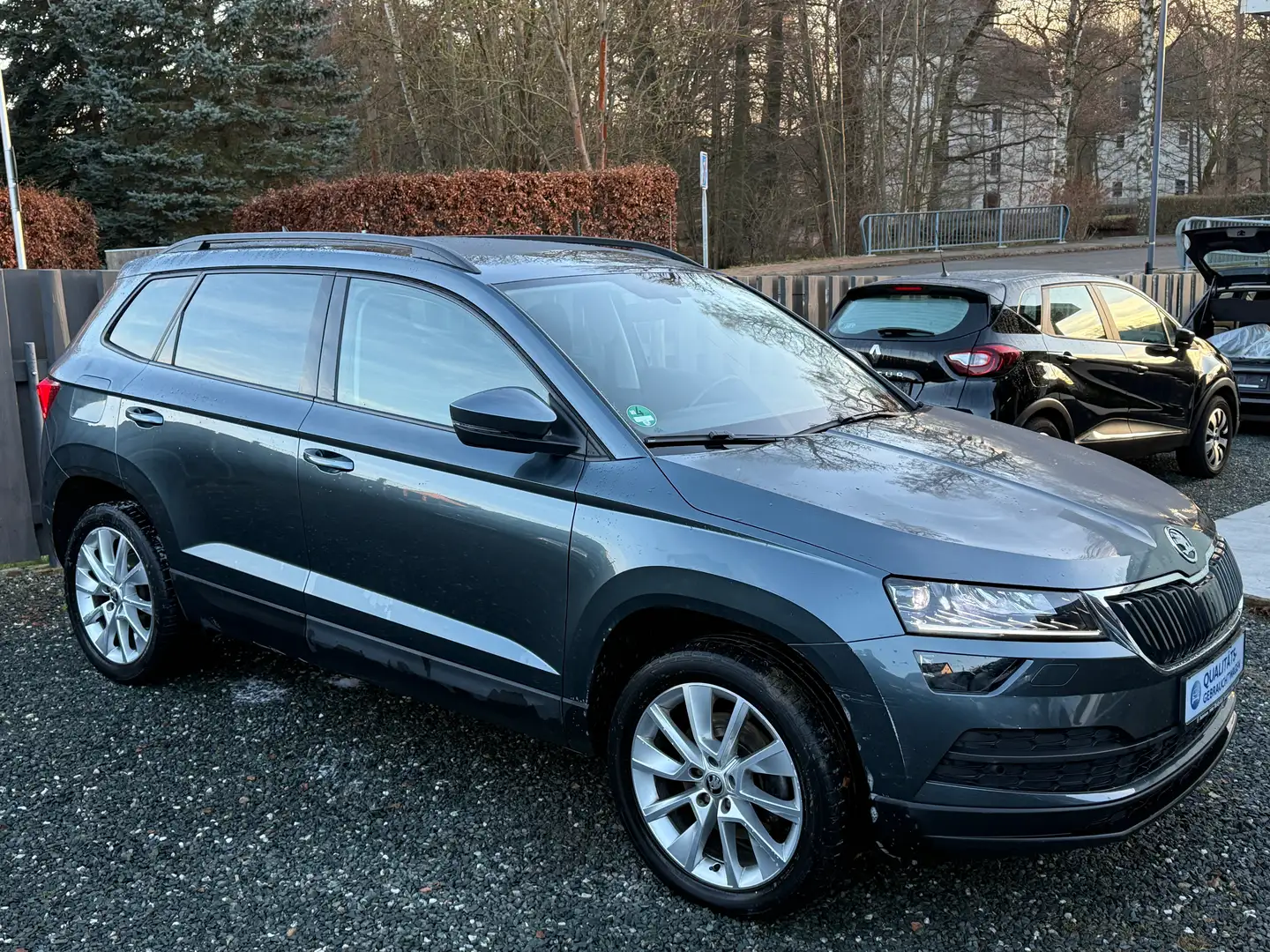 Skoda Karoq Style 4x4 LED/DAB/ACC/digit.Kombi. Grau - 1