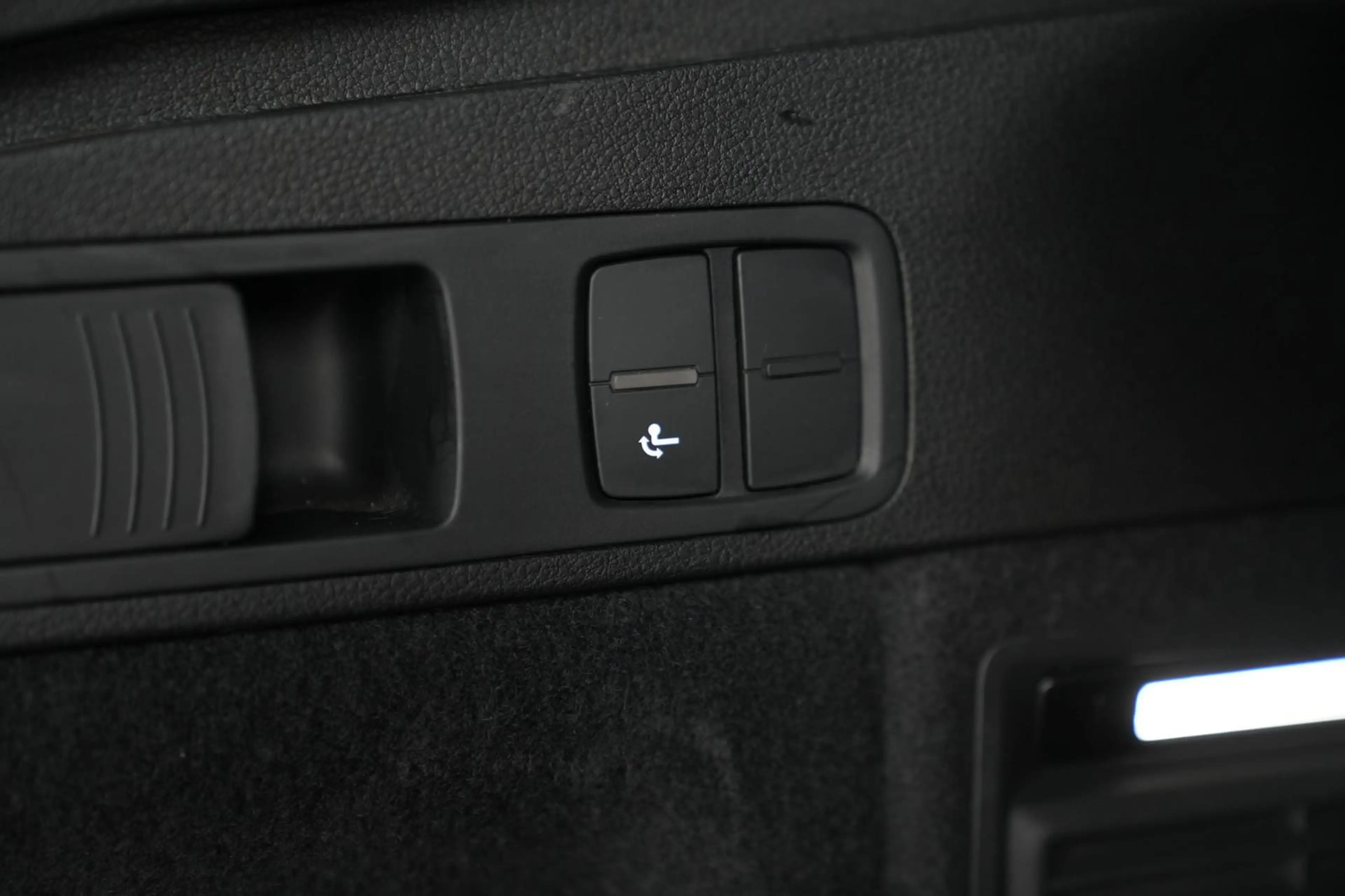 Audi Q5 40 TDI quattro S-Line *STHZ*NAV*AHK*HEAD-UP*360°* — photo 12