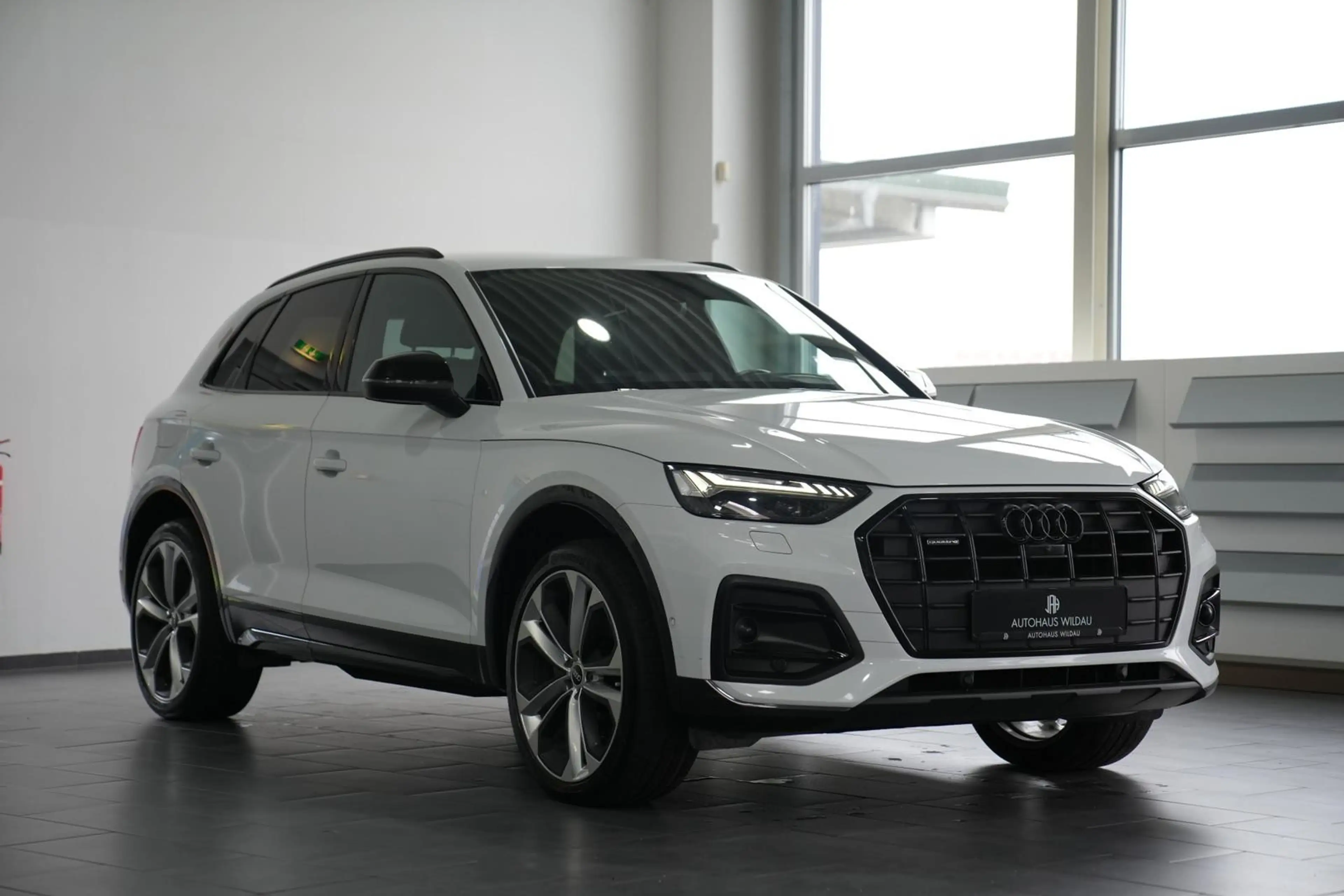 Audi Q5 40 TDI quattro S-Line *STHZ*NAV*AHK*HEAD-UP*360°* — photo 5