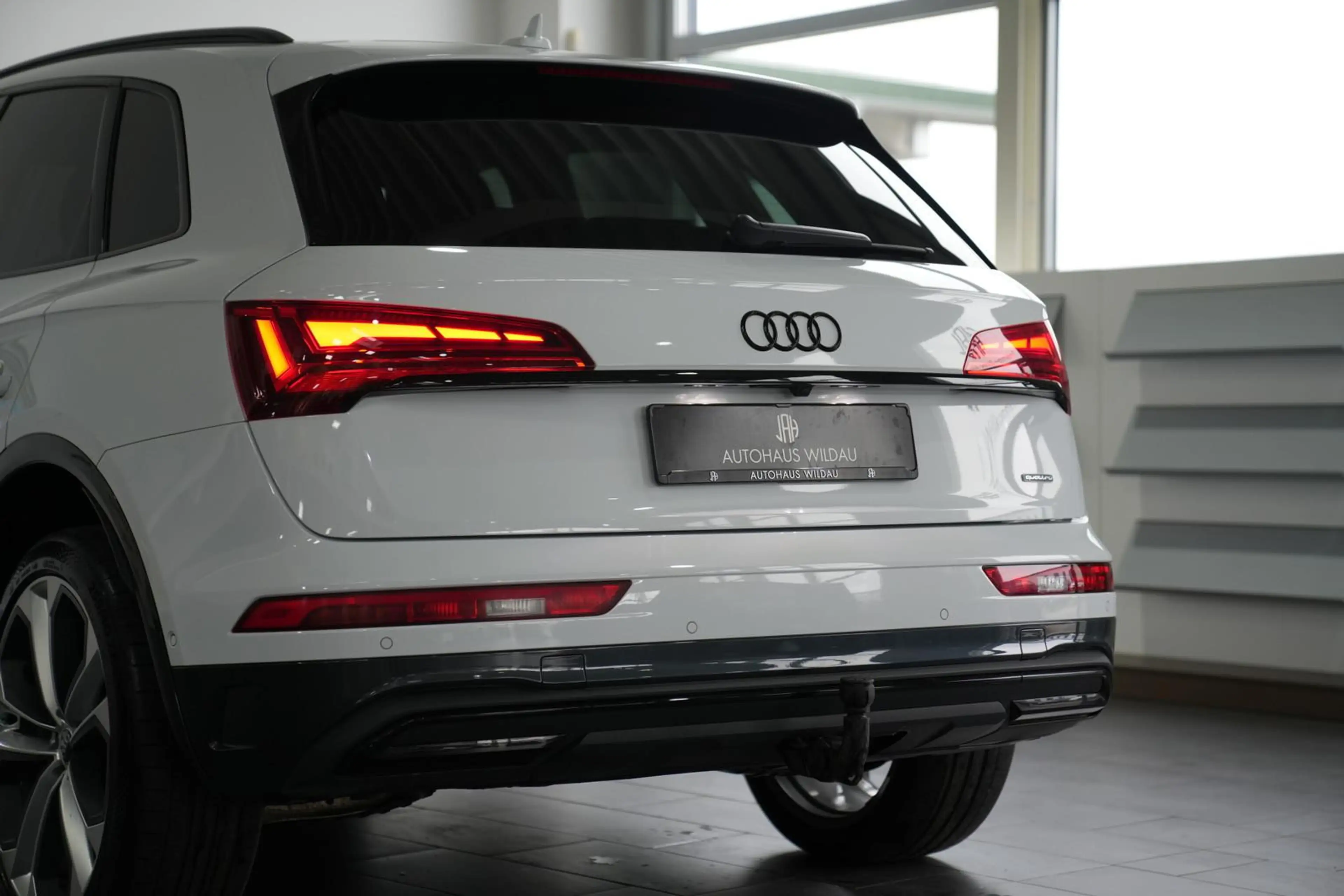 Audi Q5 40 TDI quattro S-Line *STHZ*NAV*AHK*HEAD-UP*360°* — photo 14