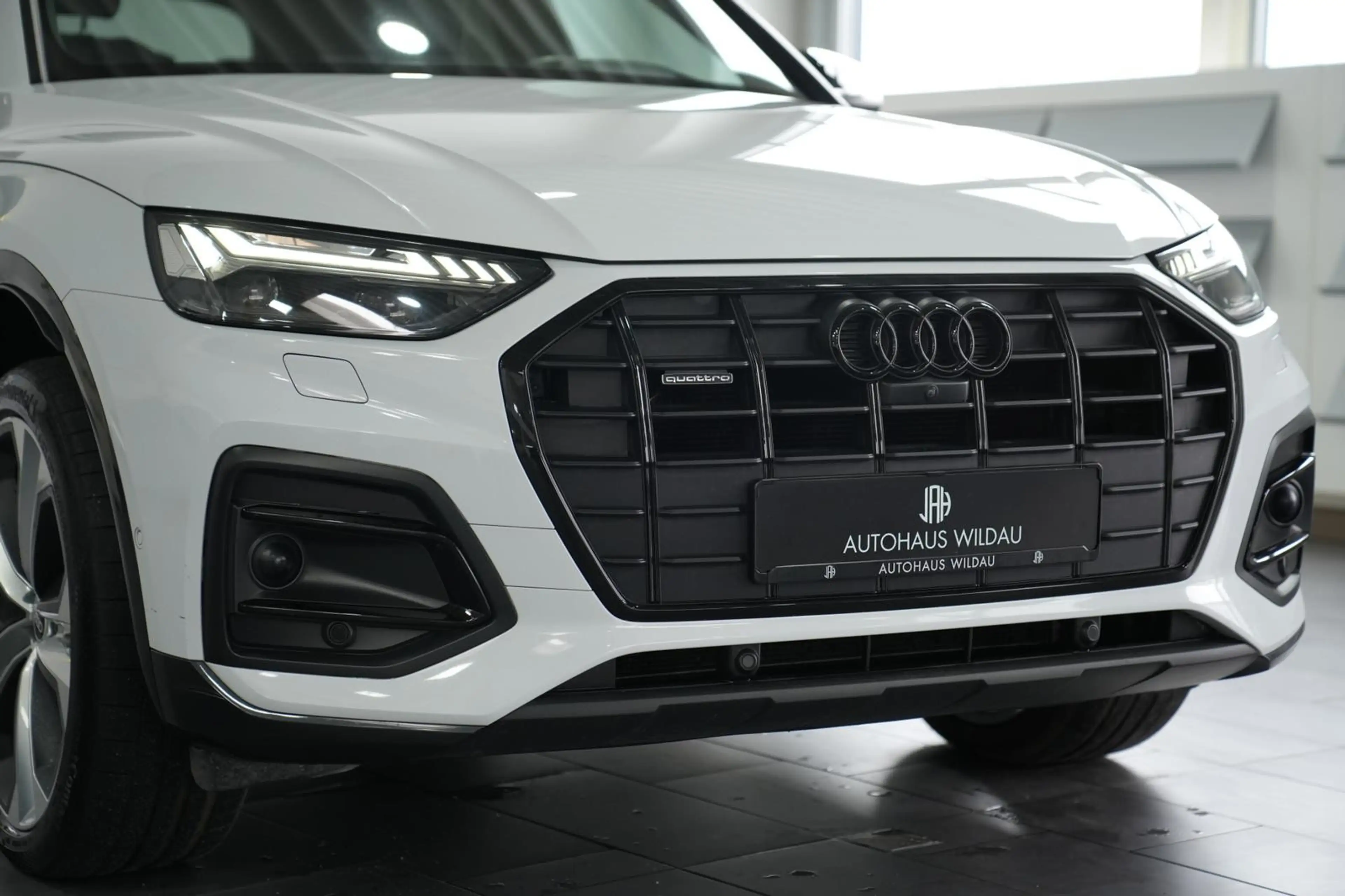 Audi Q5 40 TDI quattro S-Line *STHZ*NAV*AHK*HEAD-UP*360°* — photo 6