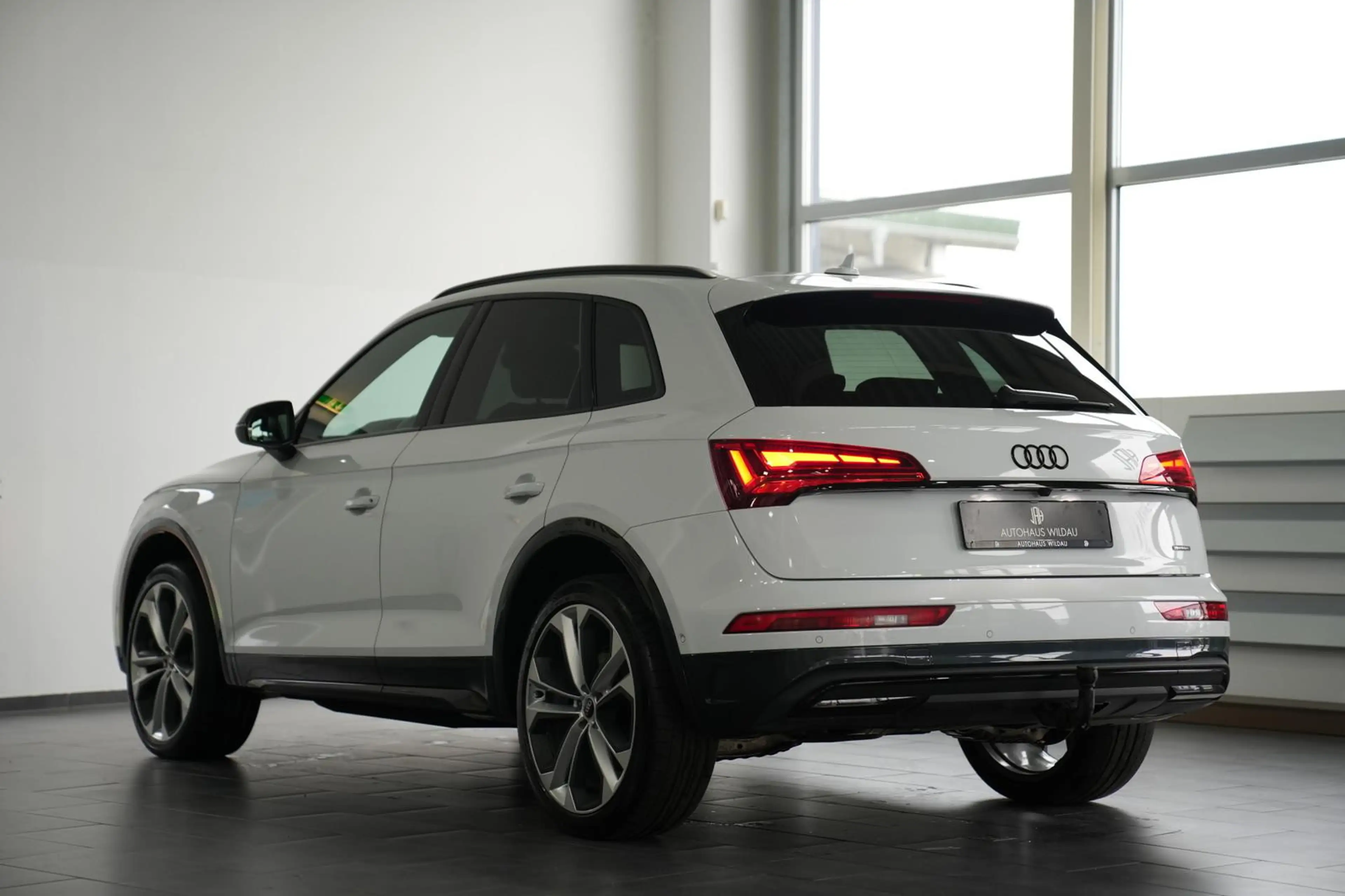 Audi Q5 40 TDI quattro S-Line *STHZ*NAV*AHK*HEAD-UP*360°* — photo 13