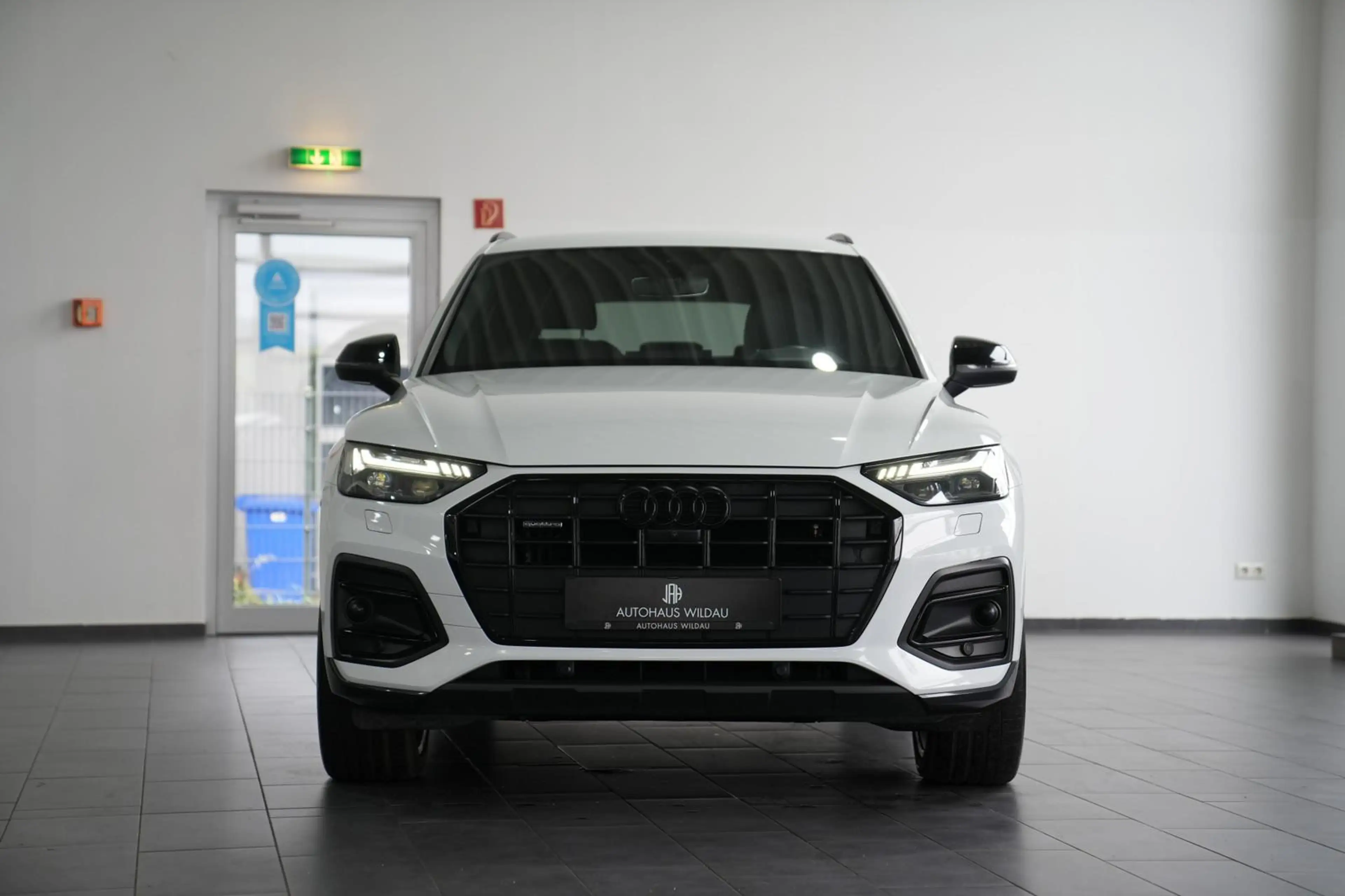 Audi Q5 40 TDI quattro S-Line *STHZ*NAV*AHK*HEAD-UP*360°* — photo 4