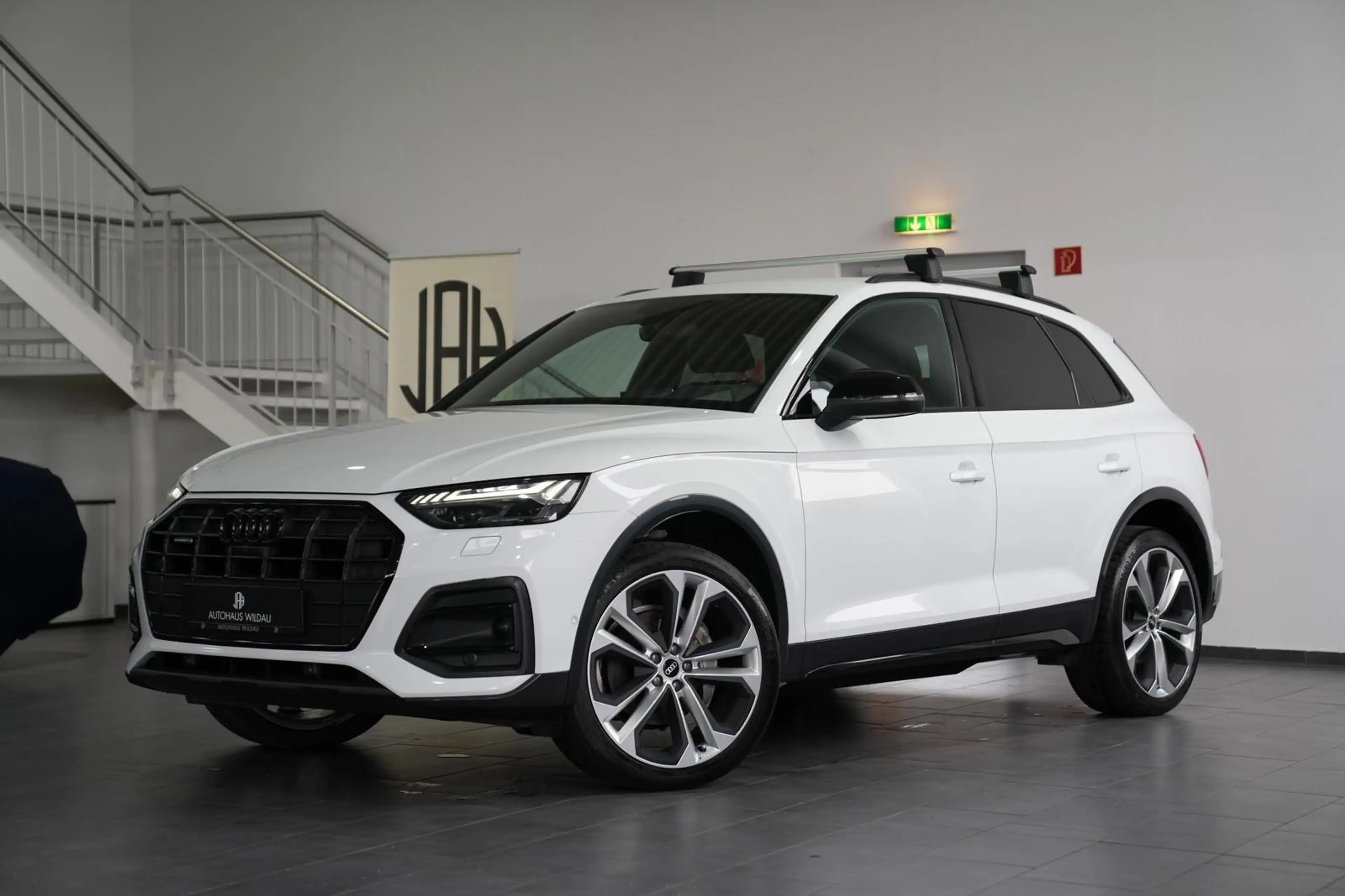 Audi Q5 40 TDI quattro S-Line *STHZ*NAV*AHK*HEAD-UP*360°*