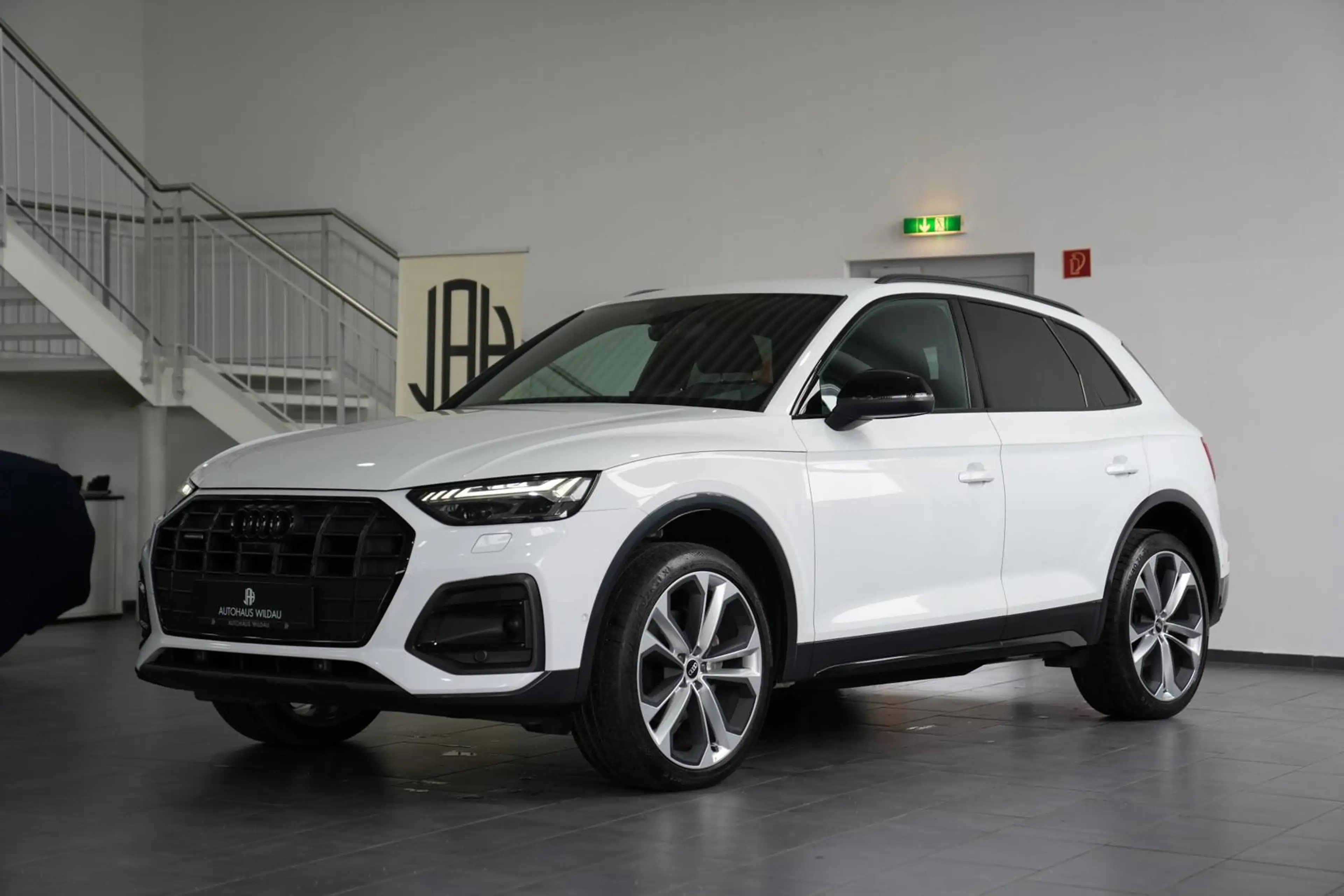 Audi Q5 40 TDI quattro S-Line *STHZ*NAV*AHK*HEAD-UP*360°* — photo 3