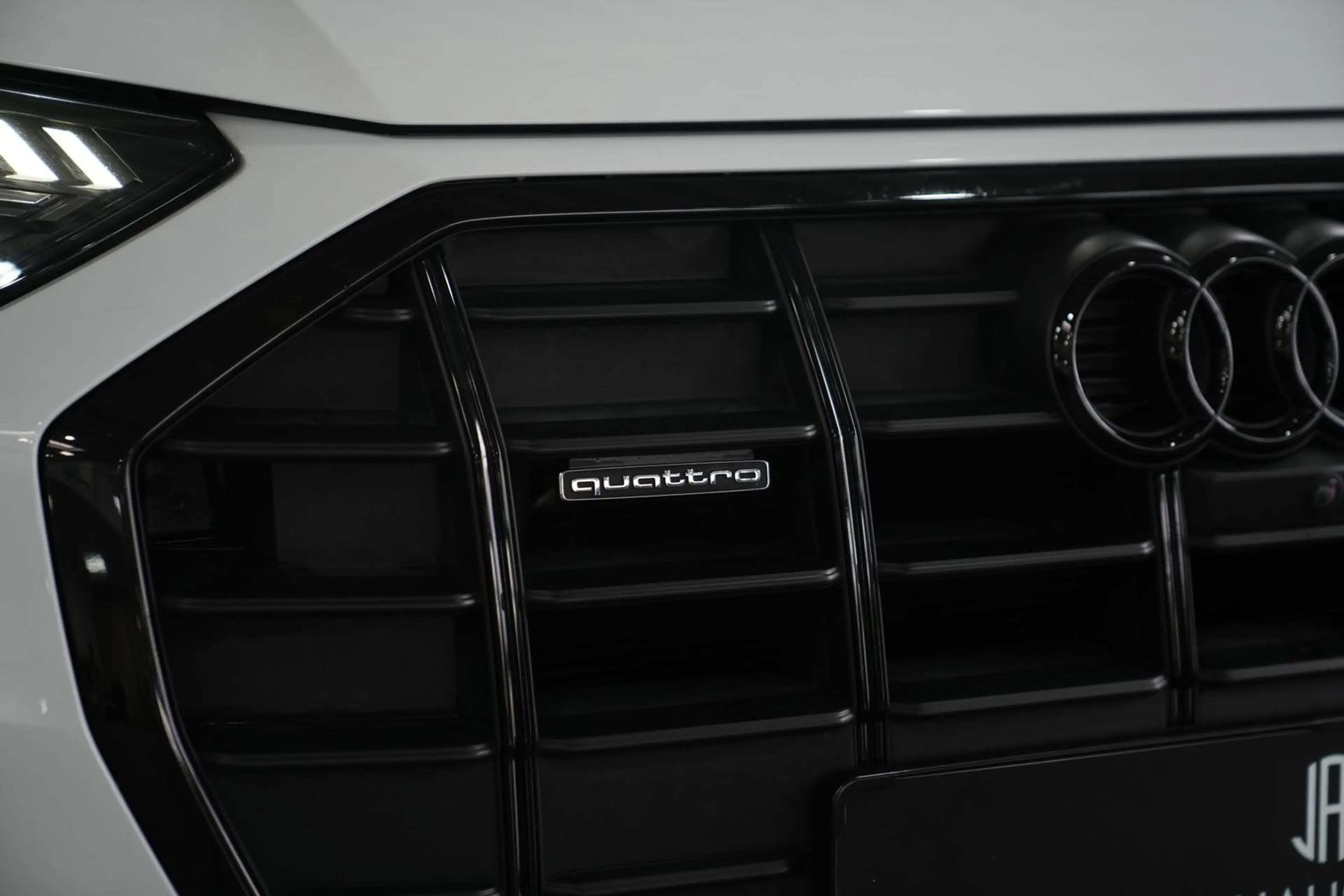 Audi Q5 40 TDI quattro S-Line *STHZ*NAV*AHK*HEAD-UP*360°* — photo 7
