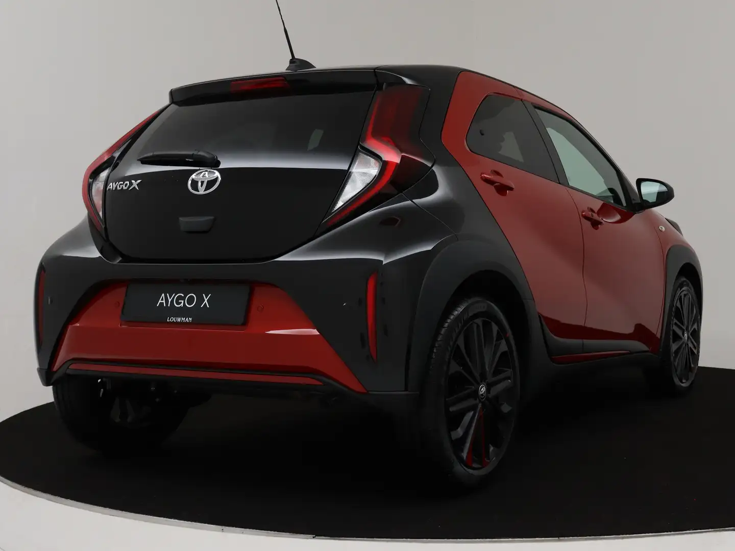 Toyota Aygo X 1.0 VVT-i MT Premium | Design Pack | Rood - 2