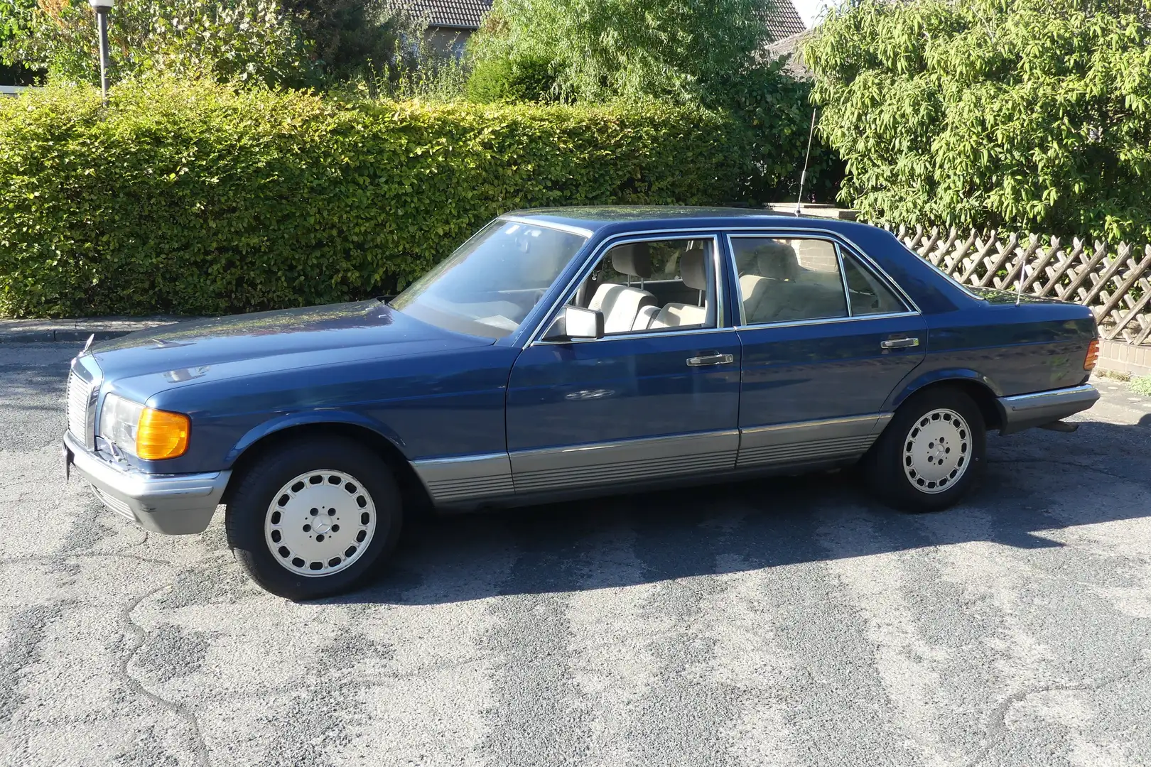 Mercedes-Benz 380 SE, Oldtimer mit H-Kennzeichen Albastru - 2