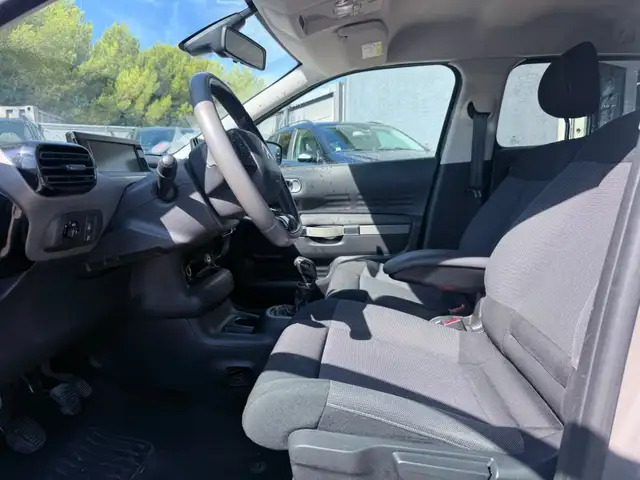 Citroen C4 Cactus view 9