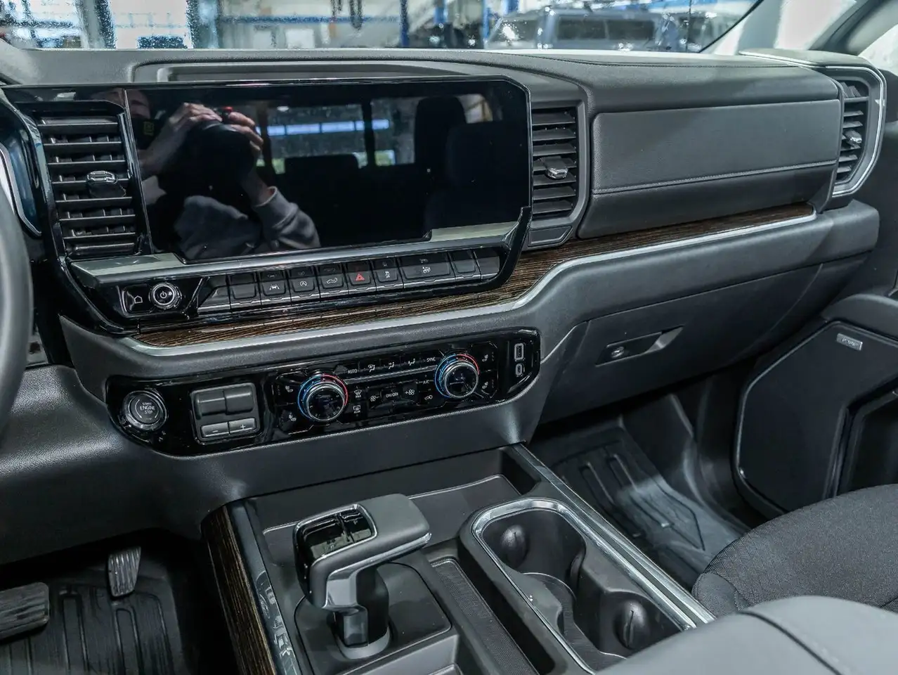 GMC Sierra 1500 снимка GMC Sierra 1500