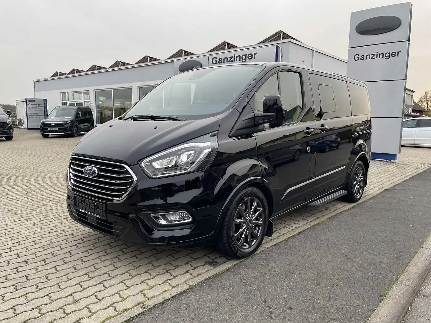 Ford Tourneo Custom Titanium X L1 Automatik, 1.HAND+GARANTIE BIS 08/27 Schwarz - 1