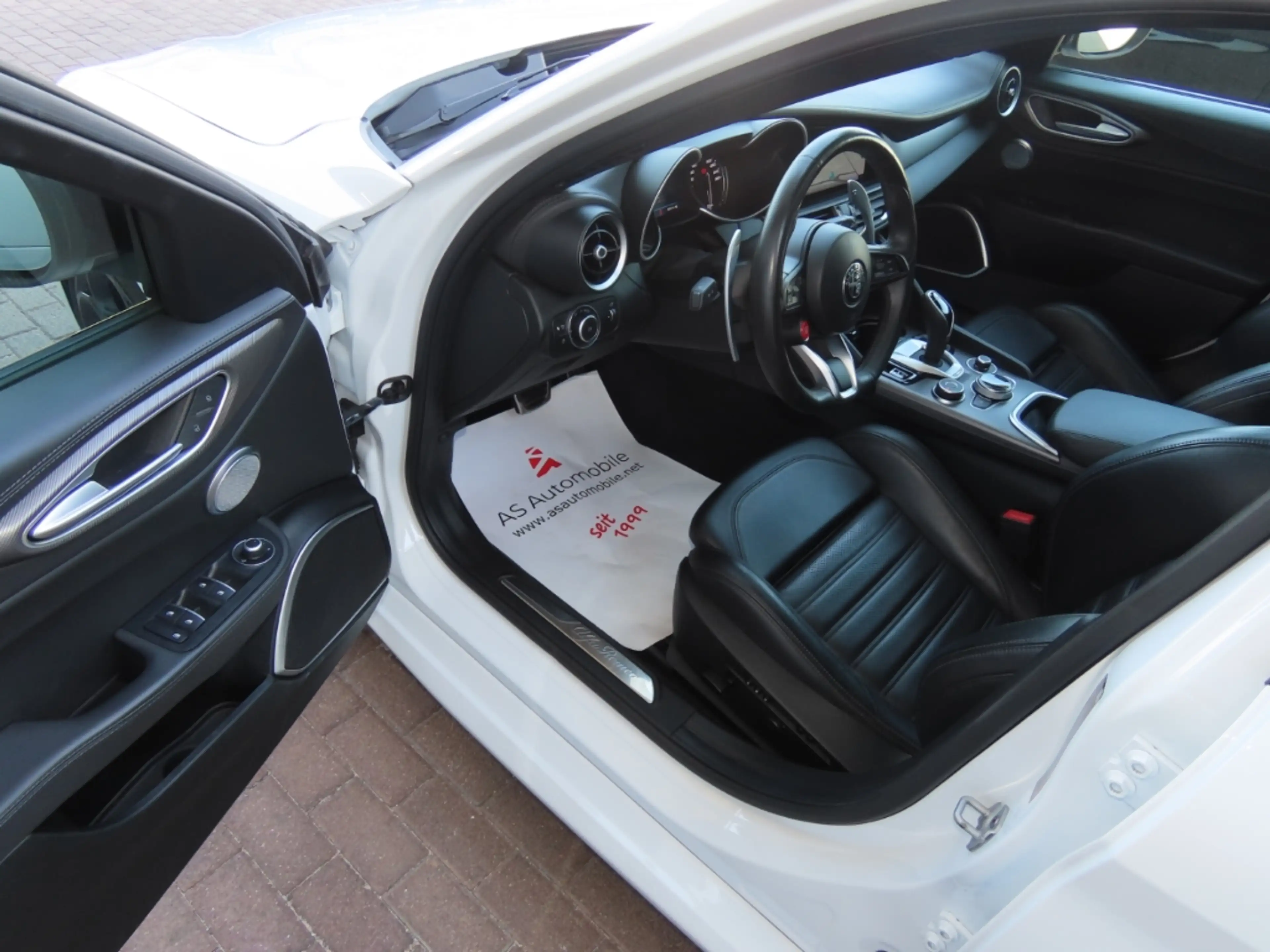 Alfa Romeo Giulia Veloce Q4 2.0T BiXen*Pano*Nav*Kam*ACC*SHZ — photo 7
