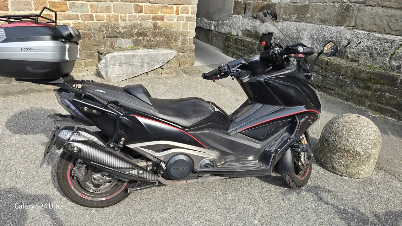Kymco AK 550