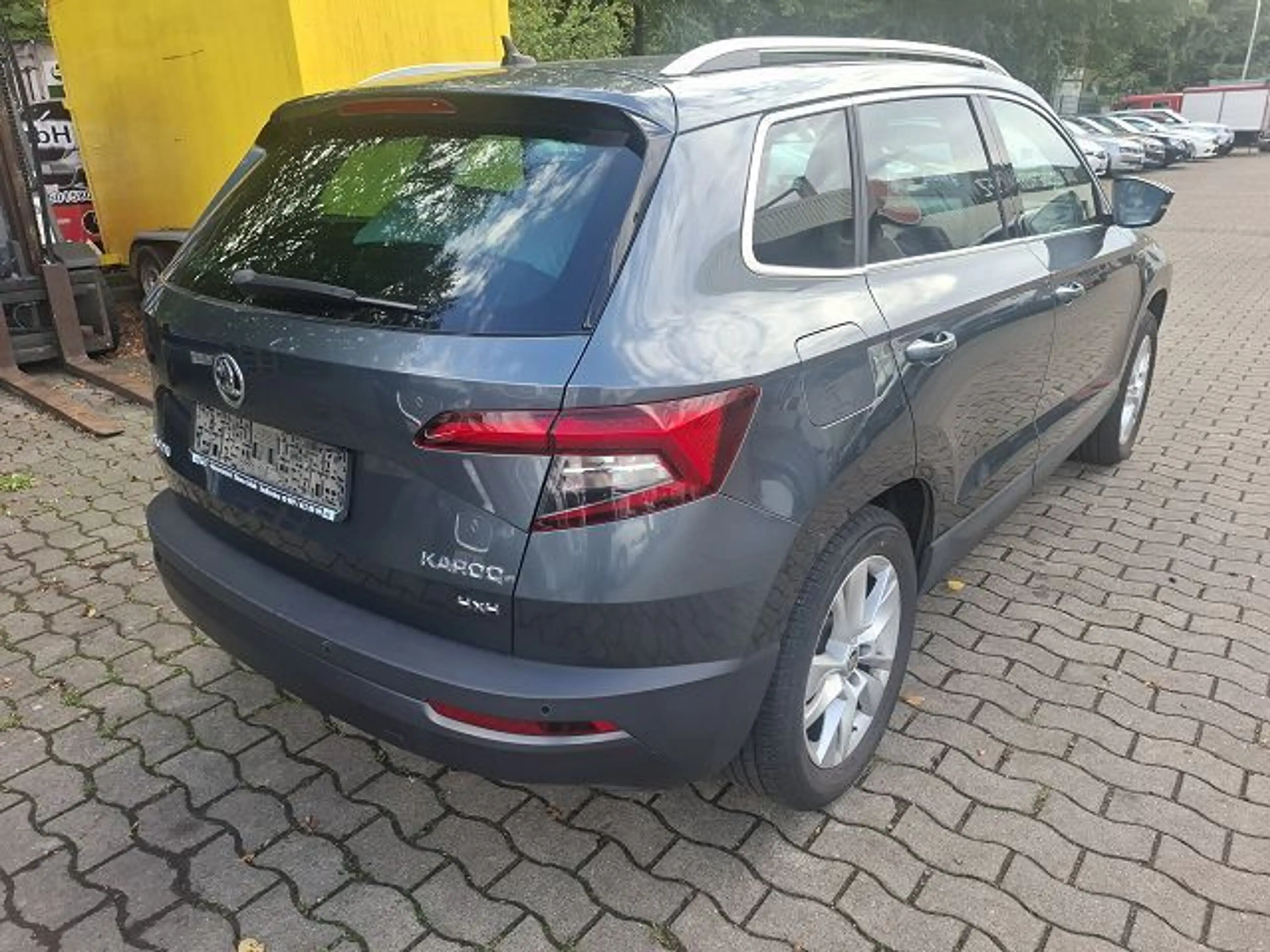 Skoda Karoq Style 4x4 8 fach bereift,Navi,Telefonie... — photo 4