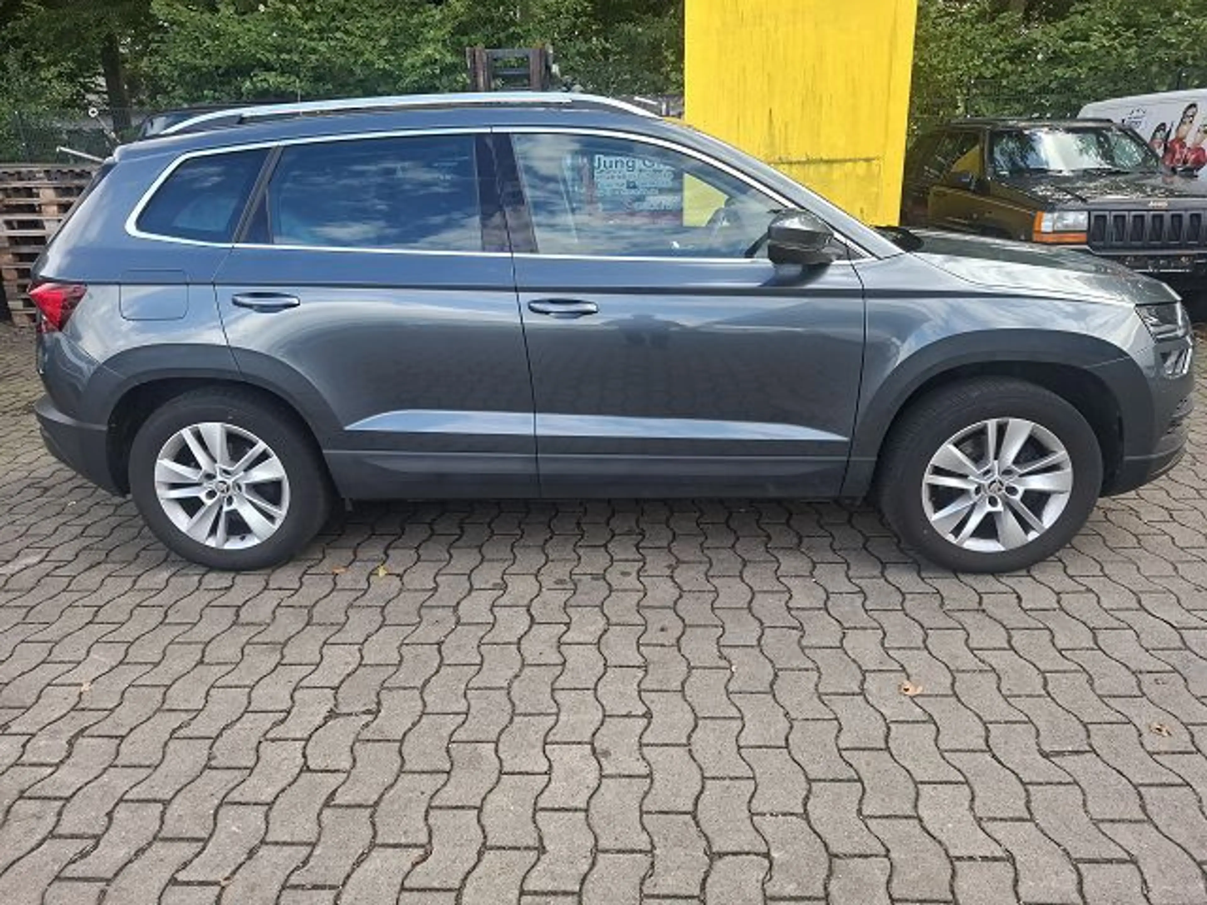 Skoda Karoq Style 4x4 8 fach bereift,Navi,Telefonie... — photo 3