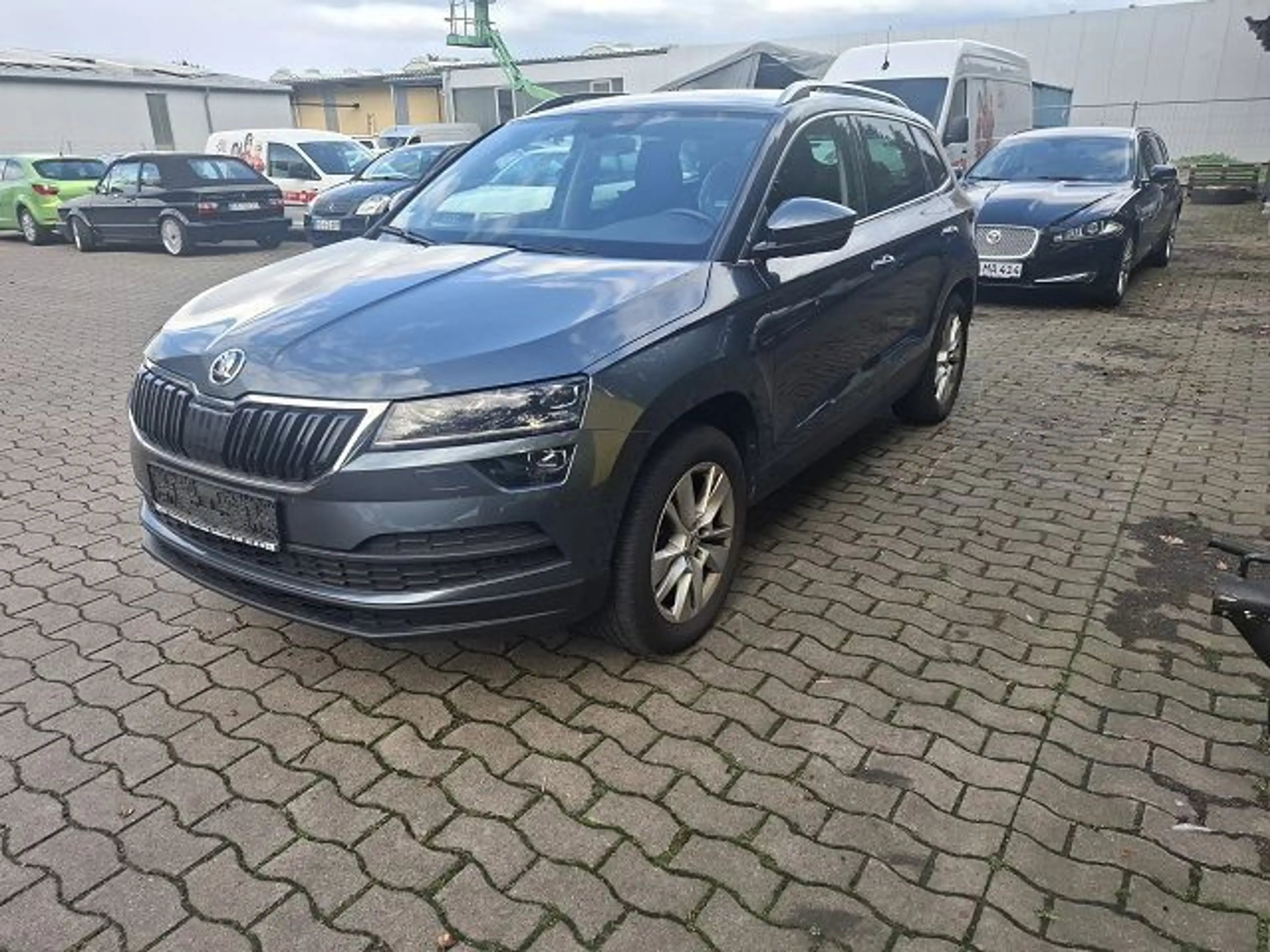 Skoda Karoq Style 4x4 8 fach bereift,Navi,Telefonie...