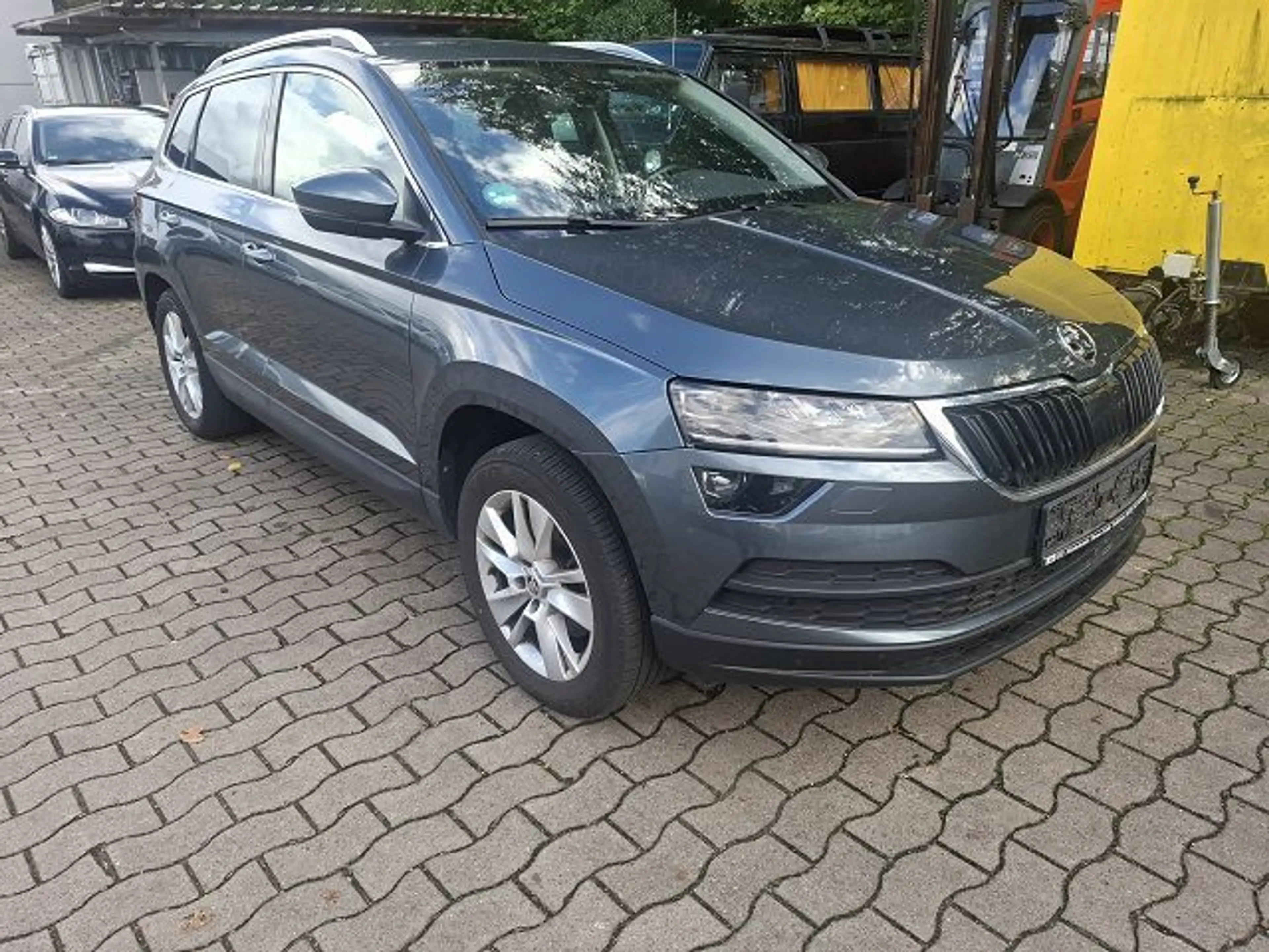 Skoda Karoq Style 4x4 8 fach bereift,Navi,Telefonie... — photo 2