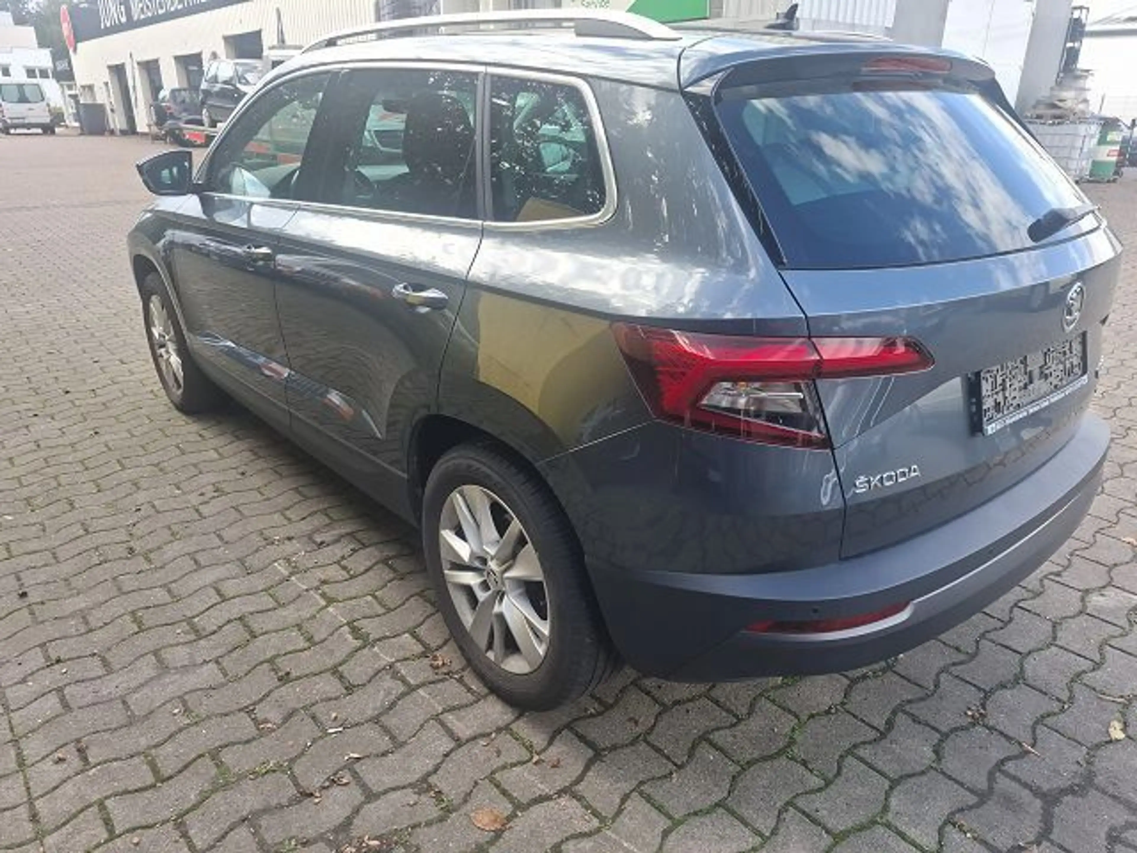 Skoda Karoq Style 4x4 8 fach bereift,Navi,Telefonie... — photo 5
