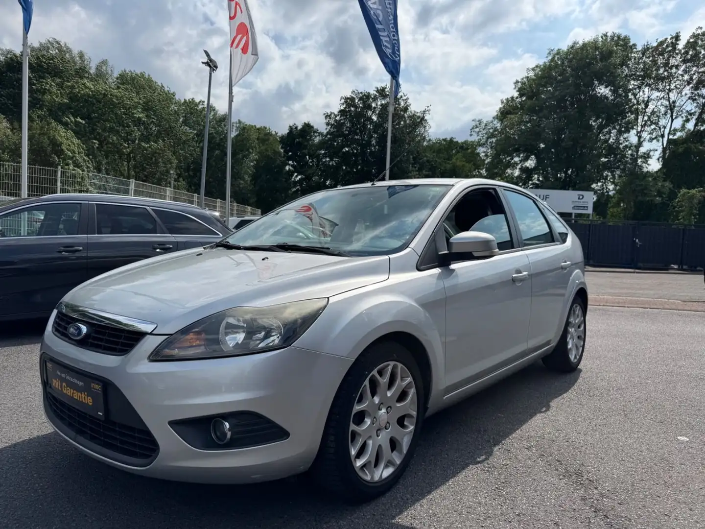 Ford Focus 1,6 TITANIUM/2.HAND/KLIMA/ALU/S.HEFT/SERV.-NEU!! Silber - 1