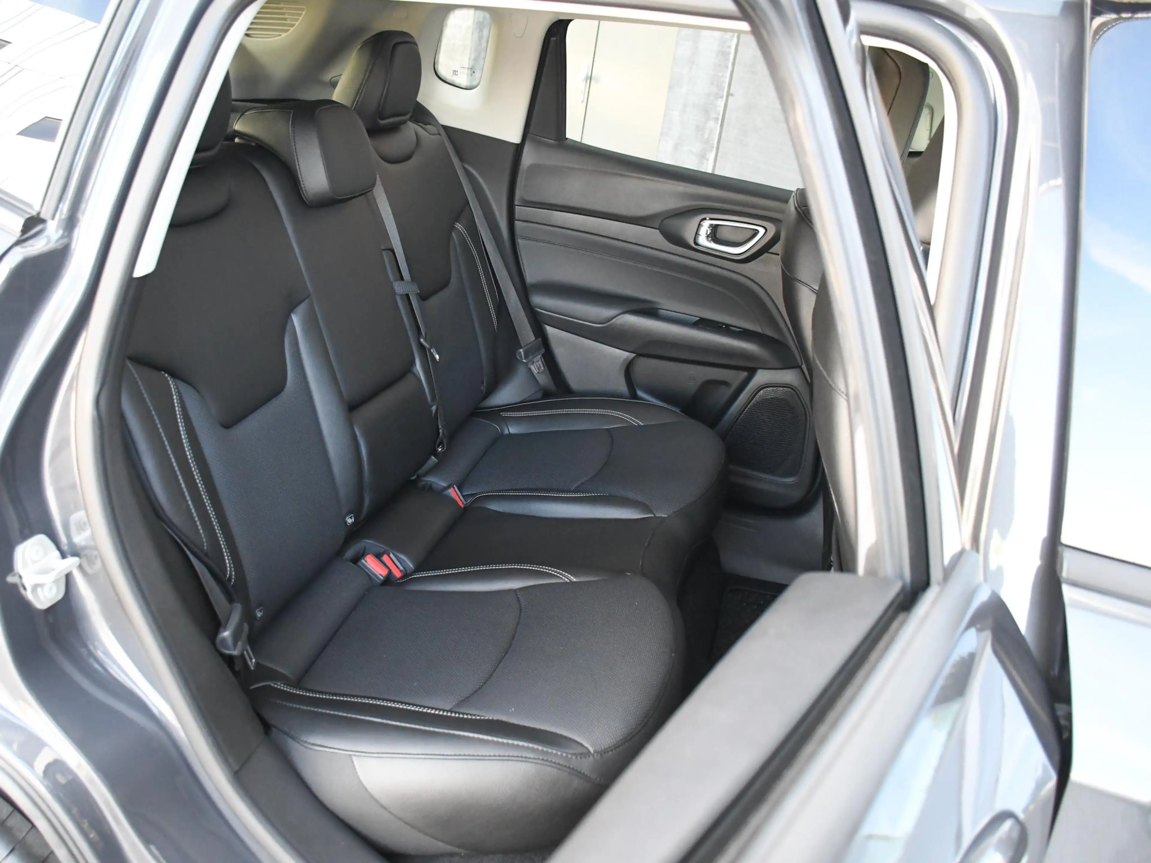 Jeep Compass 1.5T e-Hybrid Limited STOELVENTIL/VERW. | 19''LM | — photo 13